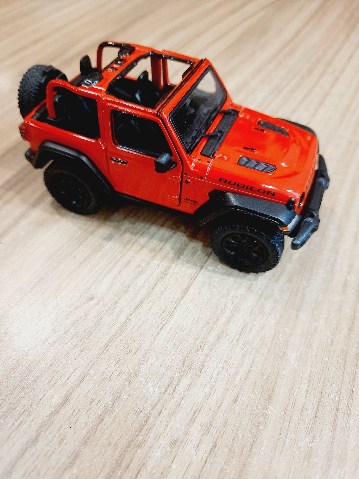 Kinsmart 2018 Jeep Wrangler Diecast Scale Model 1:34 | Classic Off-Road SUV Collectible