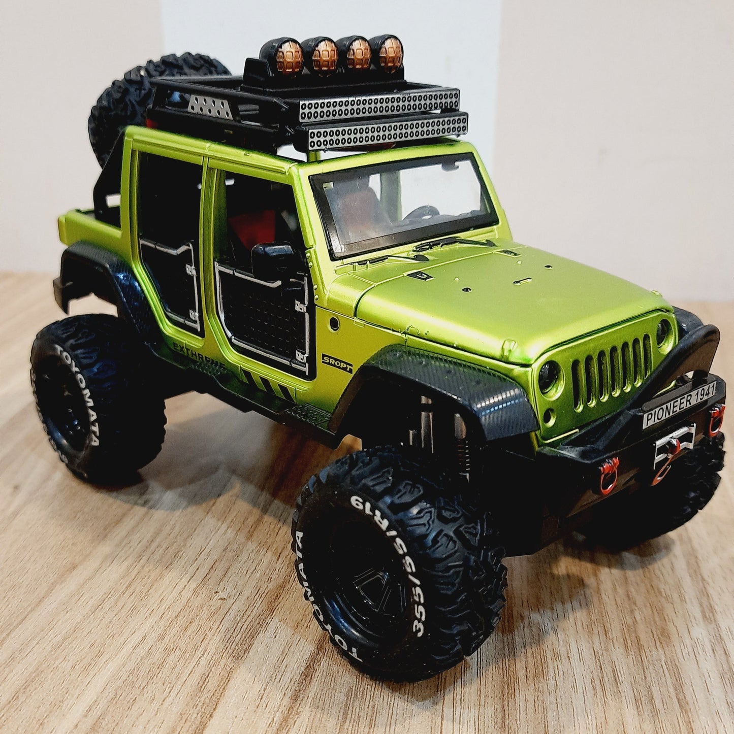 Offroad Truck 1:24 Diecast Scale Model