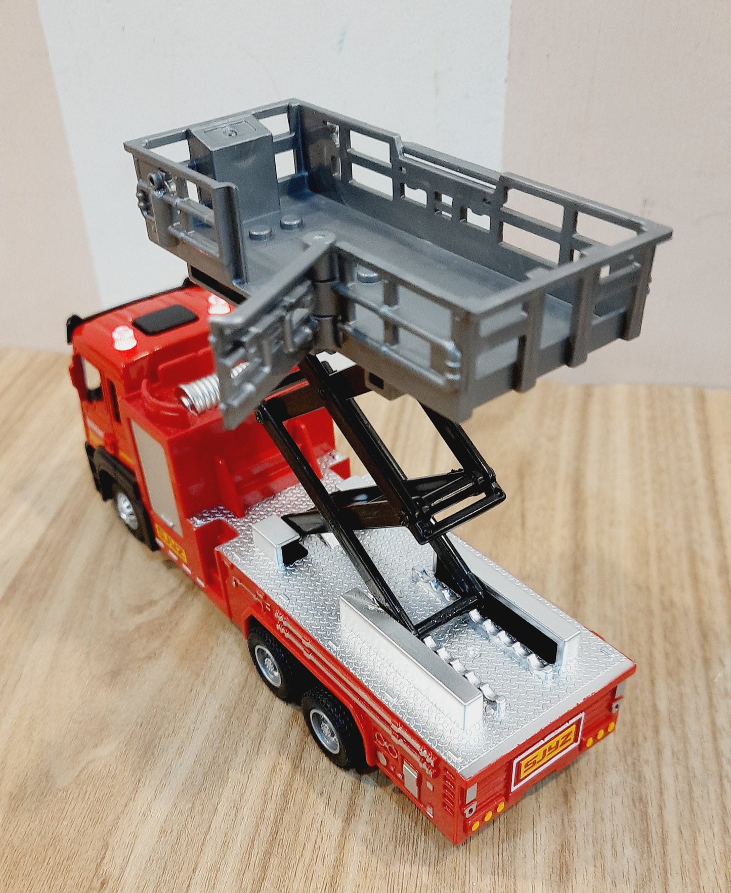 Rescue Truck Diecast Scale Model 1:32