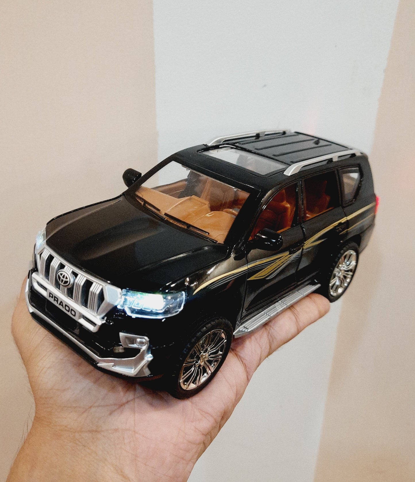 Toyota Prado 1:24 Diecast Scale Model