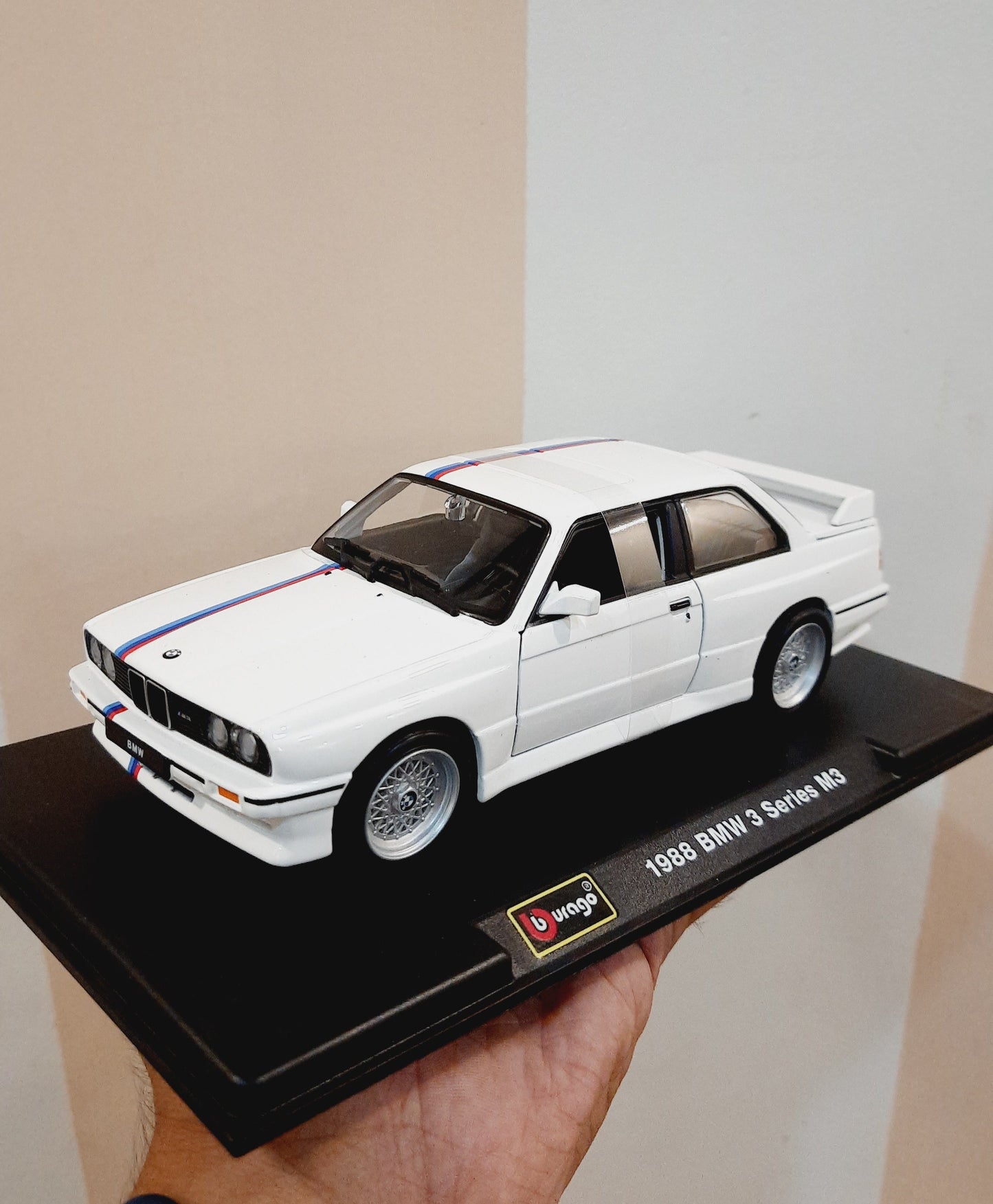 Bburago 1988 BMW 3 Series M3 Diecast Scale Model 1:24