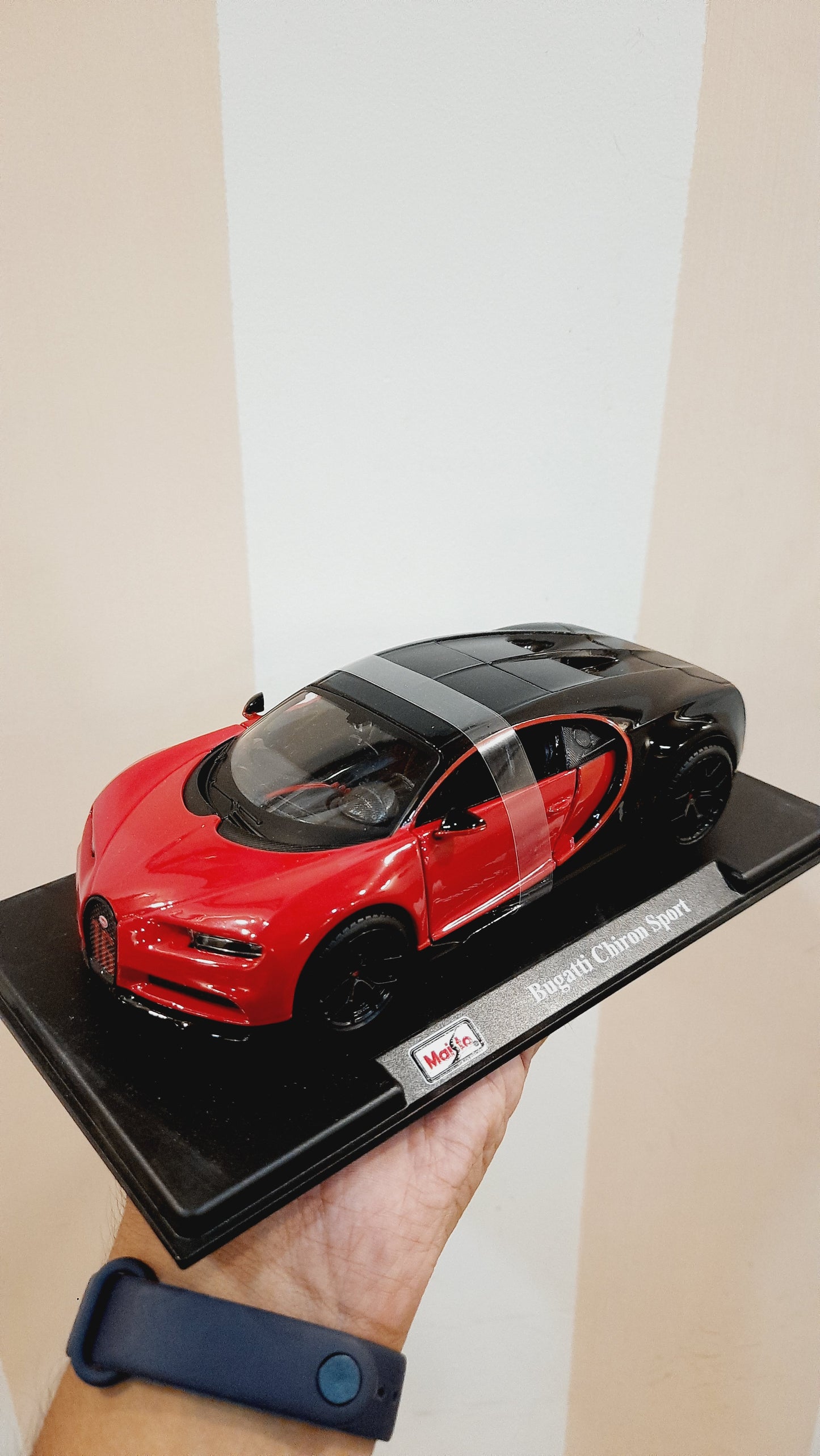 Maisto Bugatti Chiron Sport Diecast Scale Model 1:24