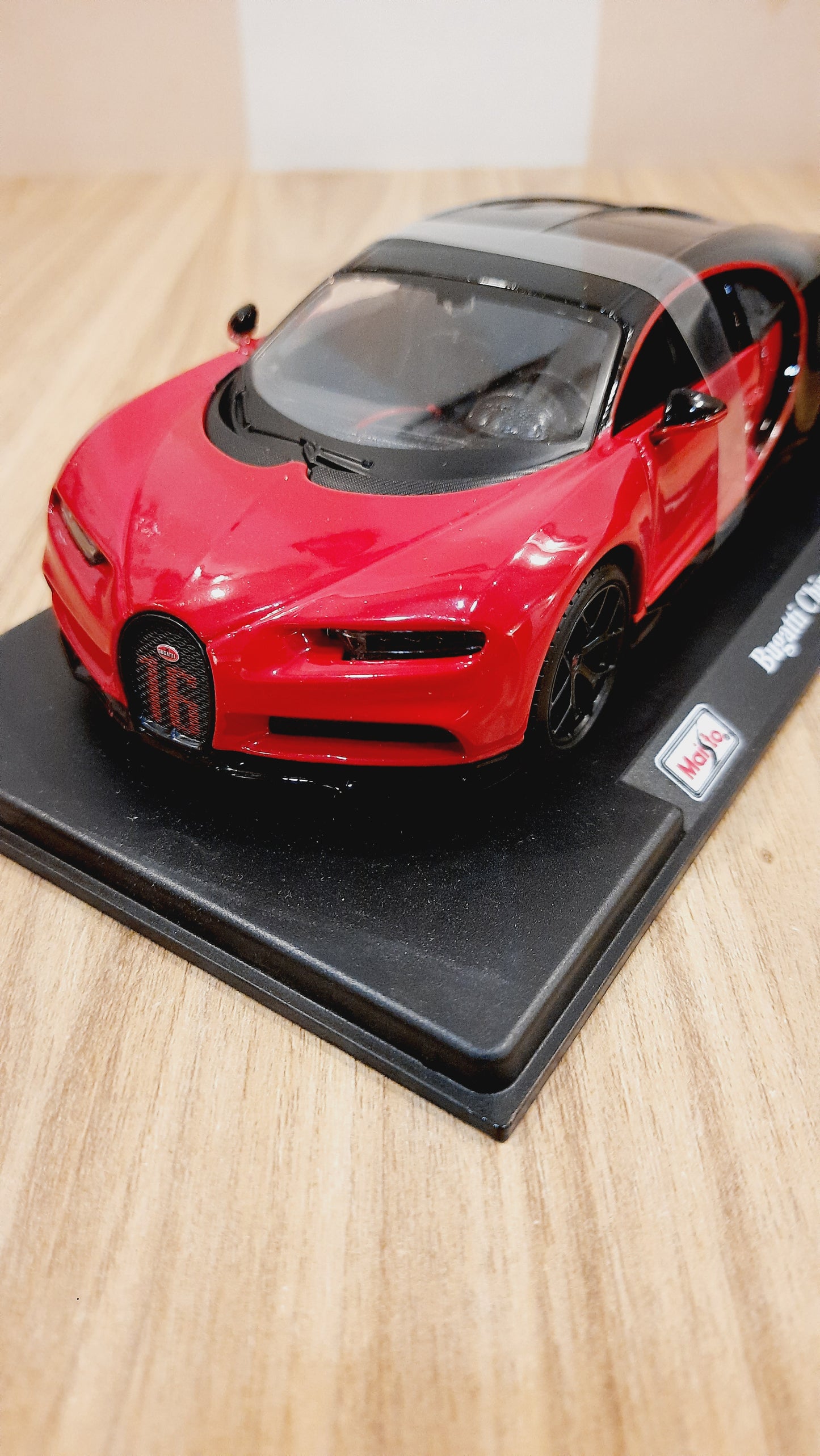 Maisto Bugatti Chiron Sport Diecast Scale Model 1:24