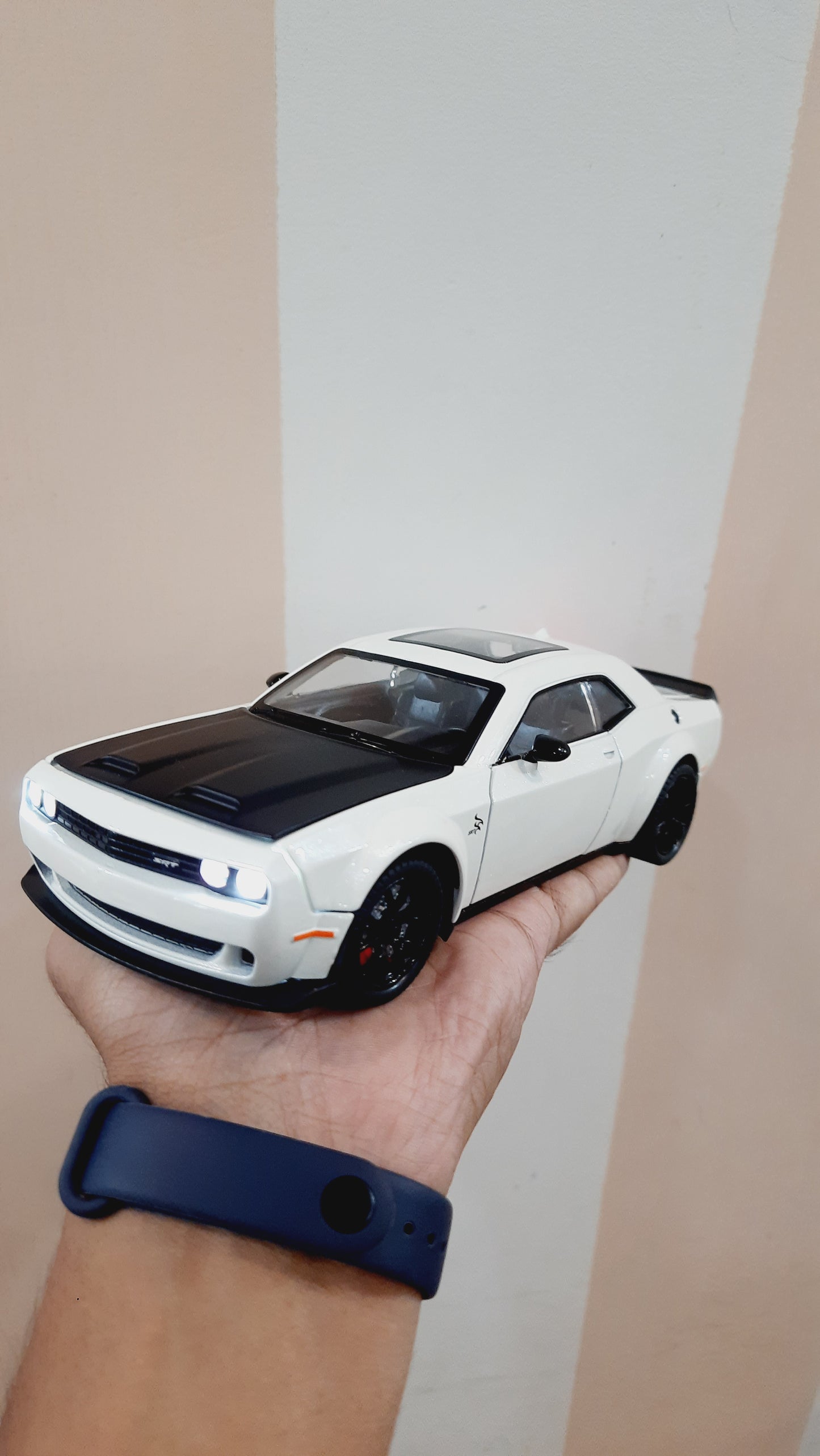 Dodge Challenger SRT Diecast Scale Model 1:24