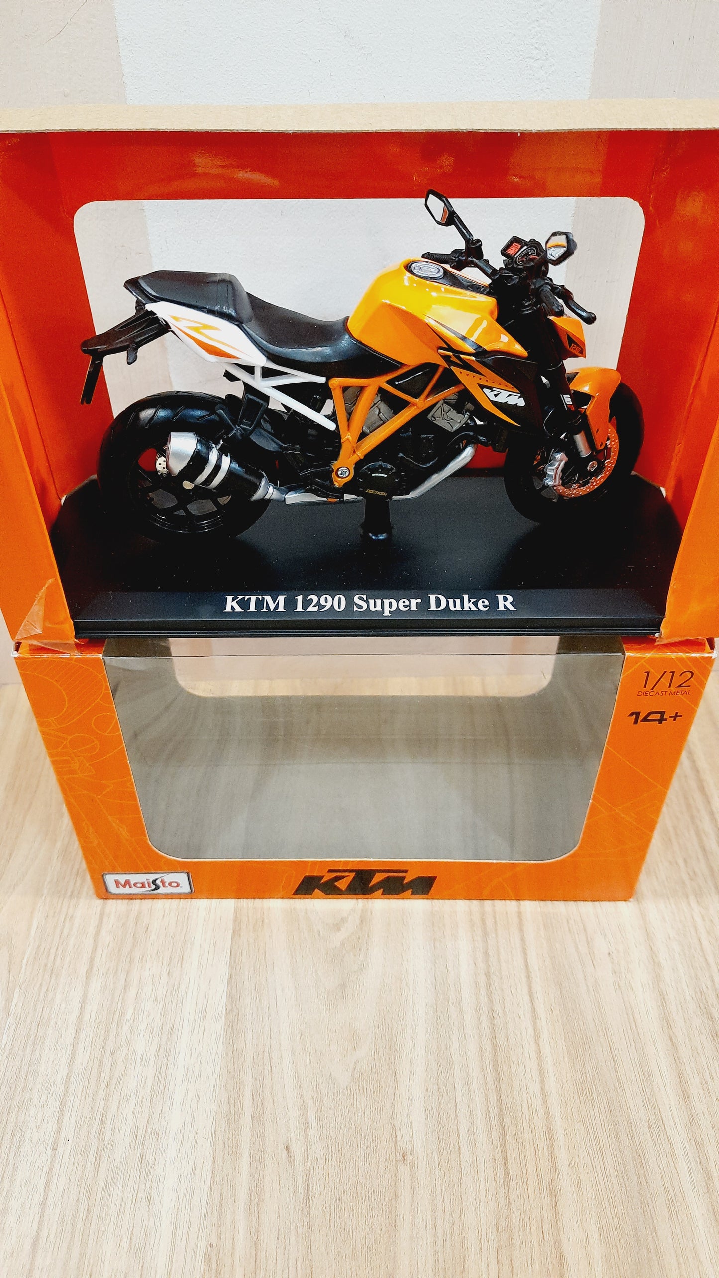 Maisto KTM 1290 Super Duke R Diecast Scale Model 1:12 Bike
