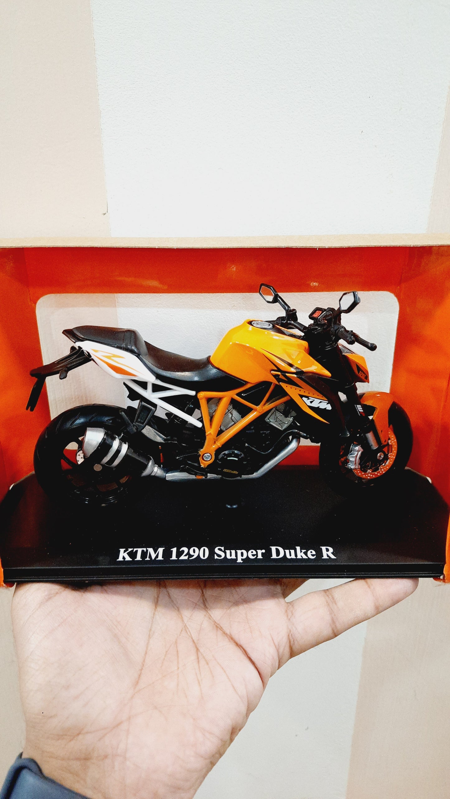 Maisto KTM 1290 Super Duke R Diecast Scale Model 1:12 Bike