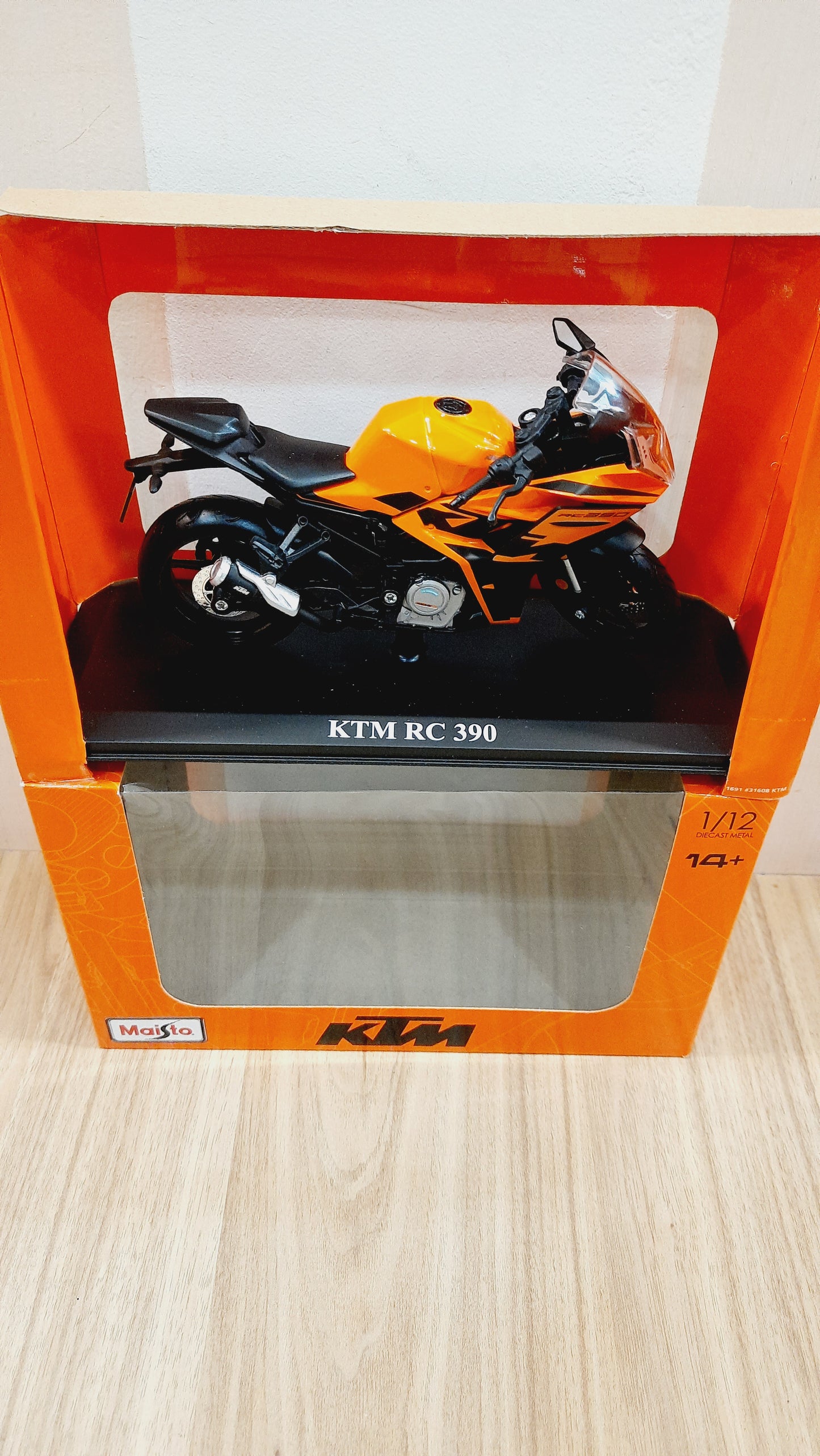 Maisto KTM RC 390 Diecast Scale Model 1:12 Bike