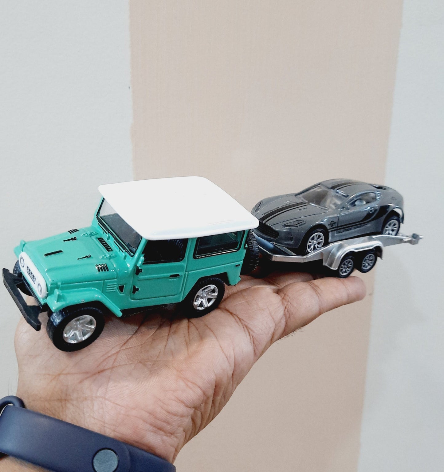 Diecast Scale Model Metal Jeep with Car & Trailer