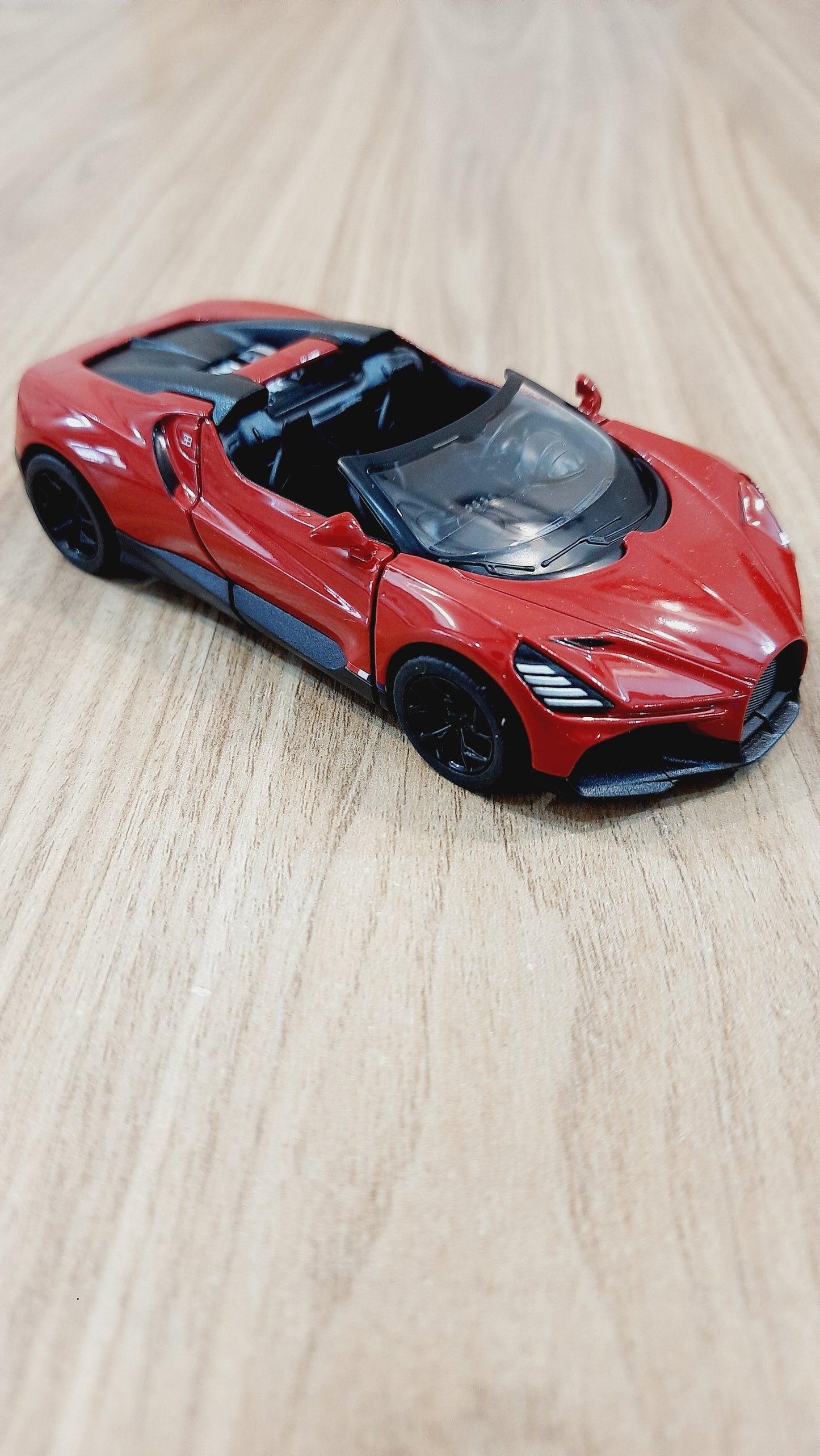Kinsmart Bugatti Mistral Diecast Scale Model 1:36