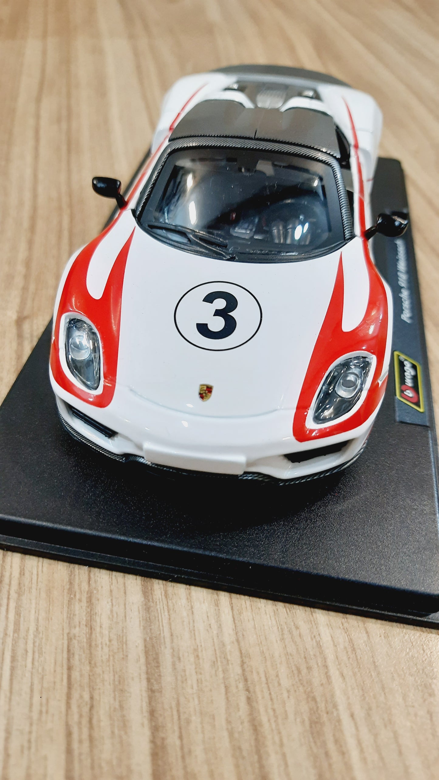Bburago Porsche 918 Weissach Diecast Scale Model 1:24