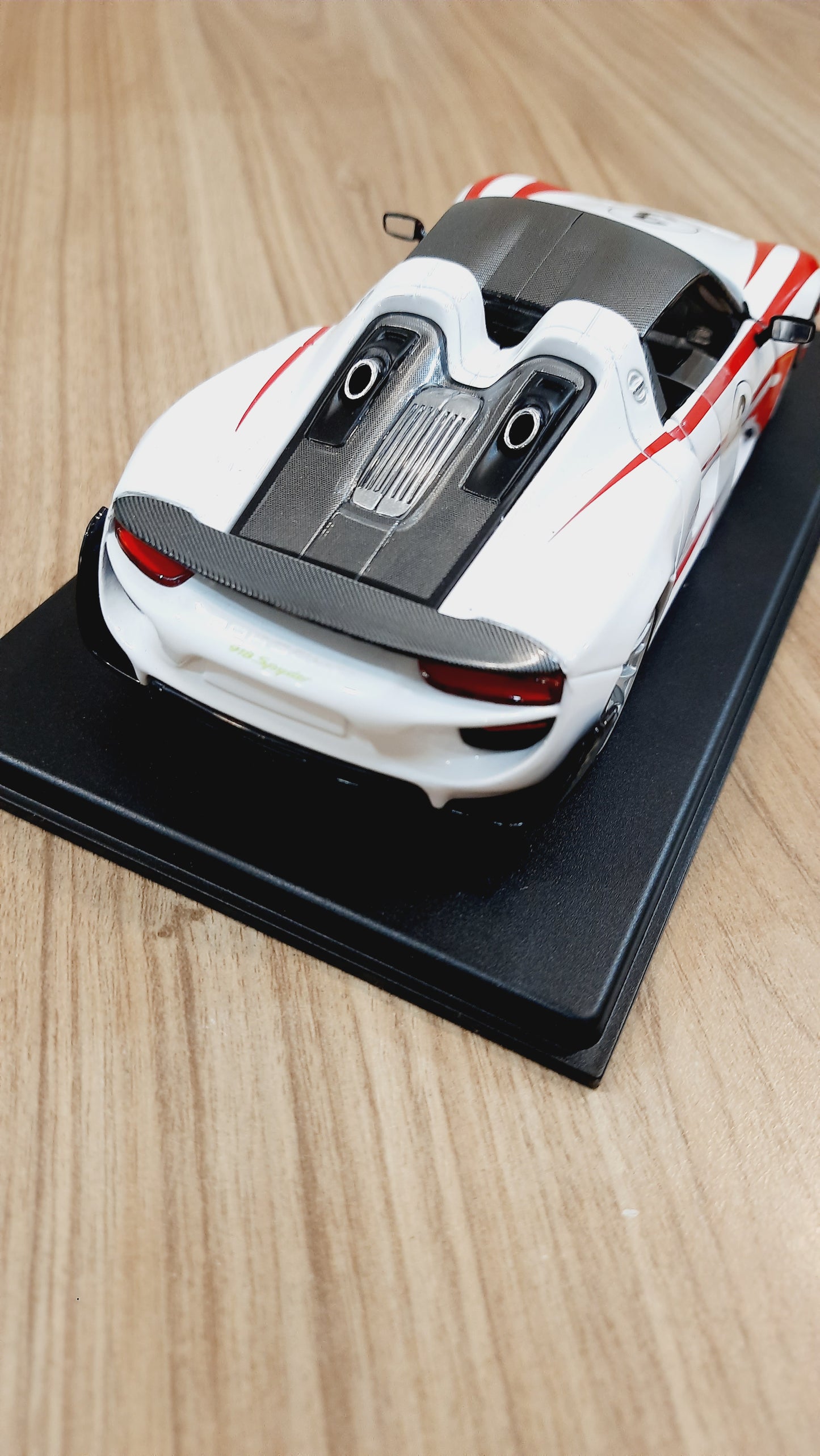 Bburago Porsche 918 Weissach Diecast Scale Model 1:24