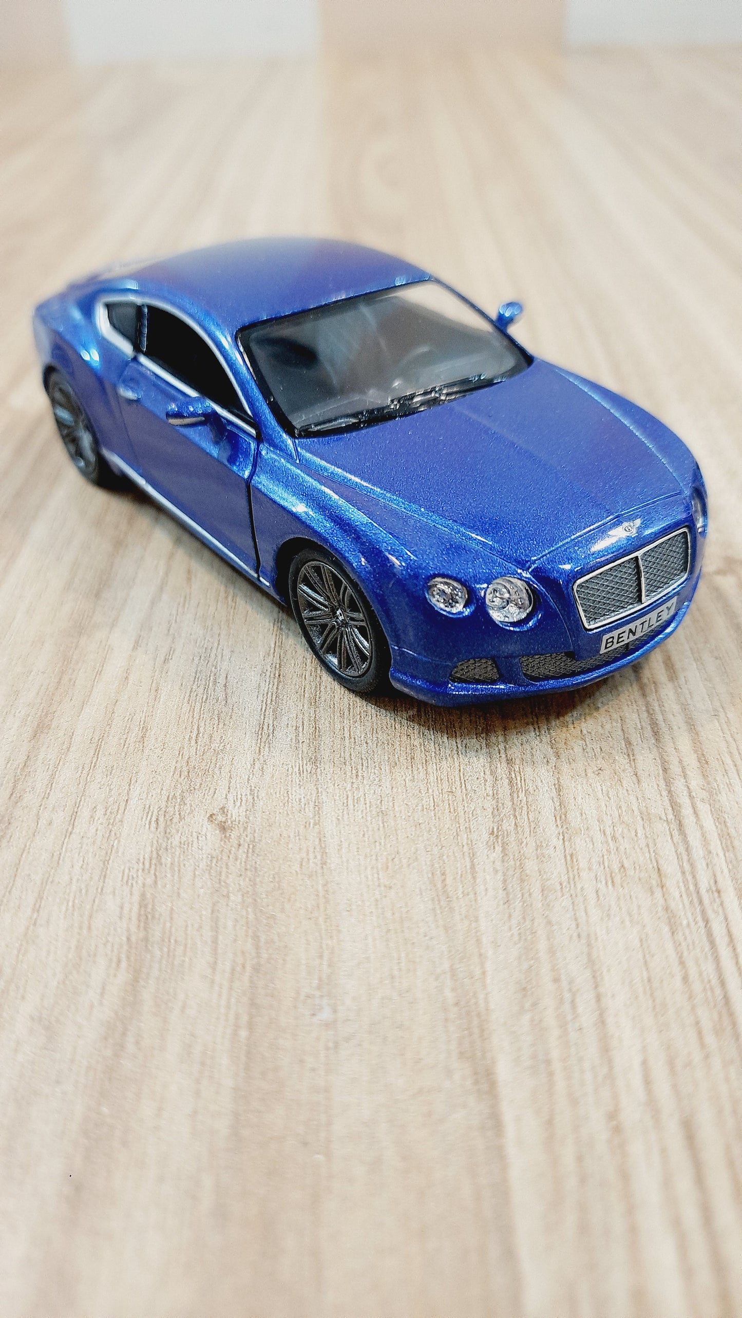 Kinsmart 2012 Bentley Continental Gt Speed Diecast Scale Model 1:38