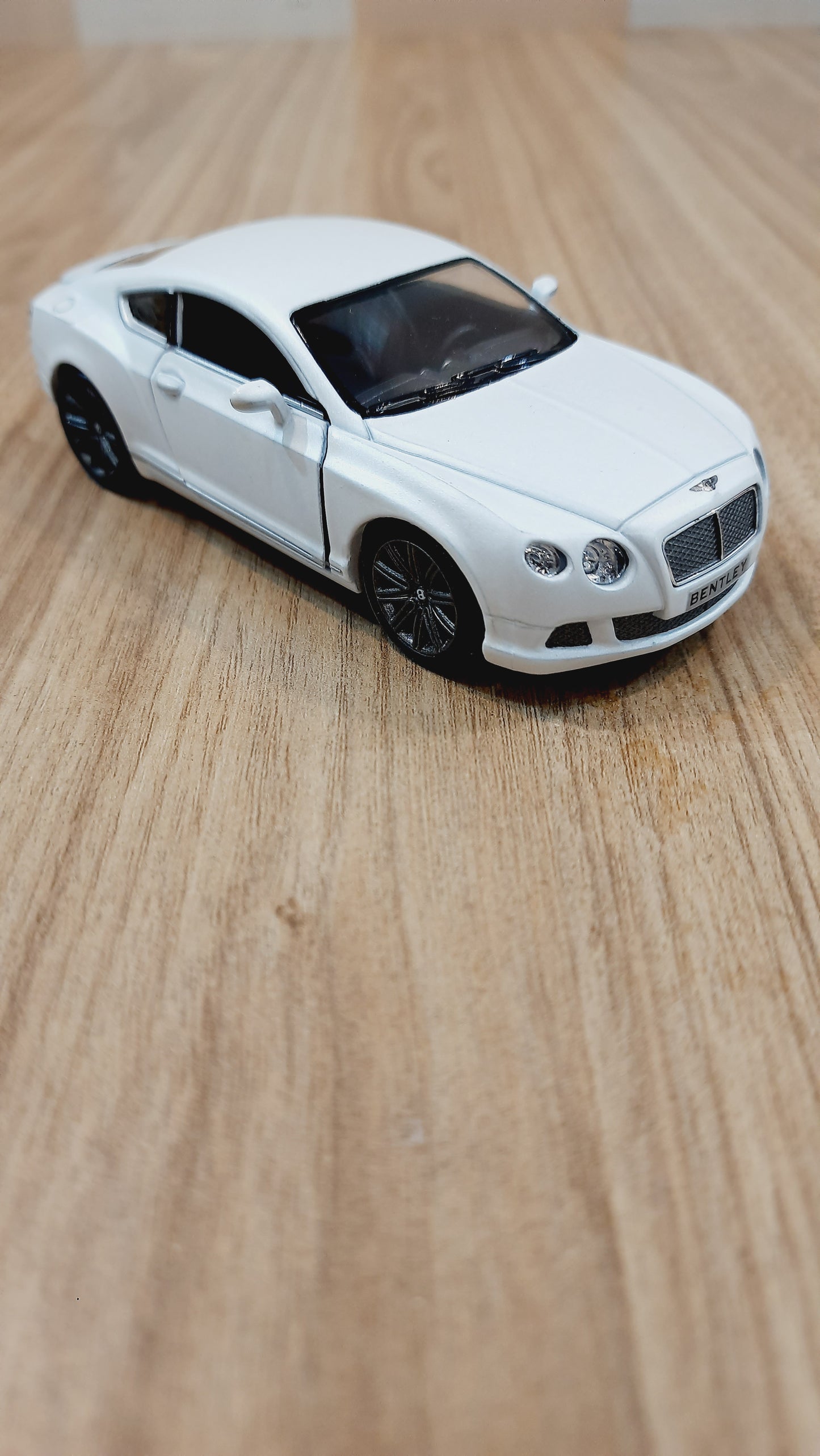 Kinsmart 2012 Bentley Continental Gt Speed Diecast Scale Model 1:38