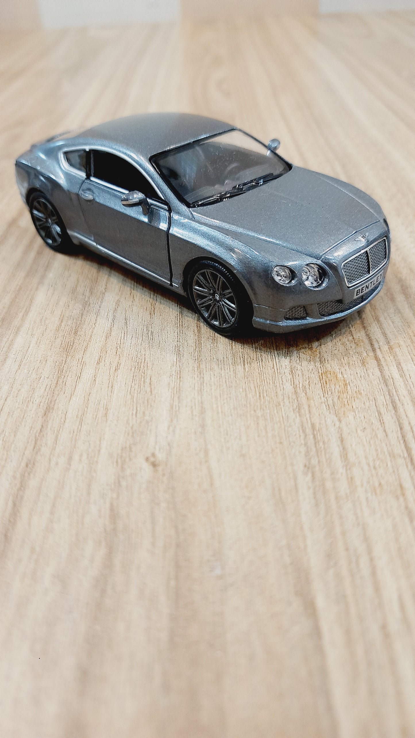 Kinsmart 2012 Bentley Continental Gt Speed Diecast Scale Model 1:38