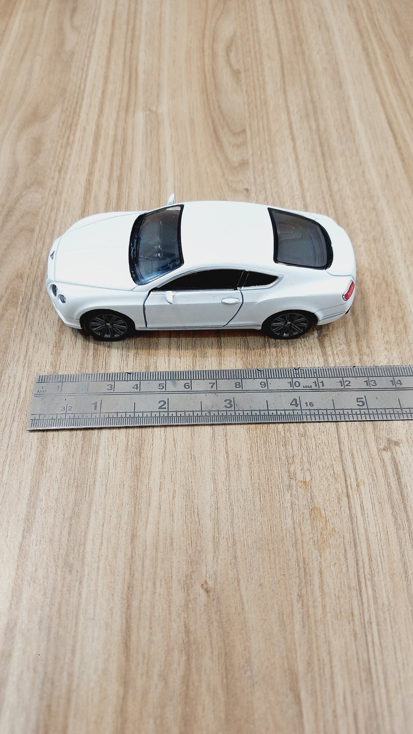 Kinsmart 2012 Bentley Continental Gt Speed Diecast Scale Model 1:38