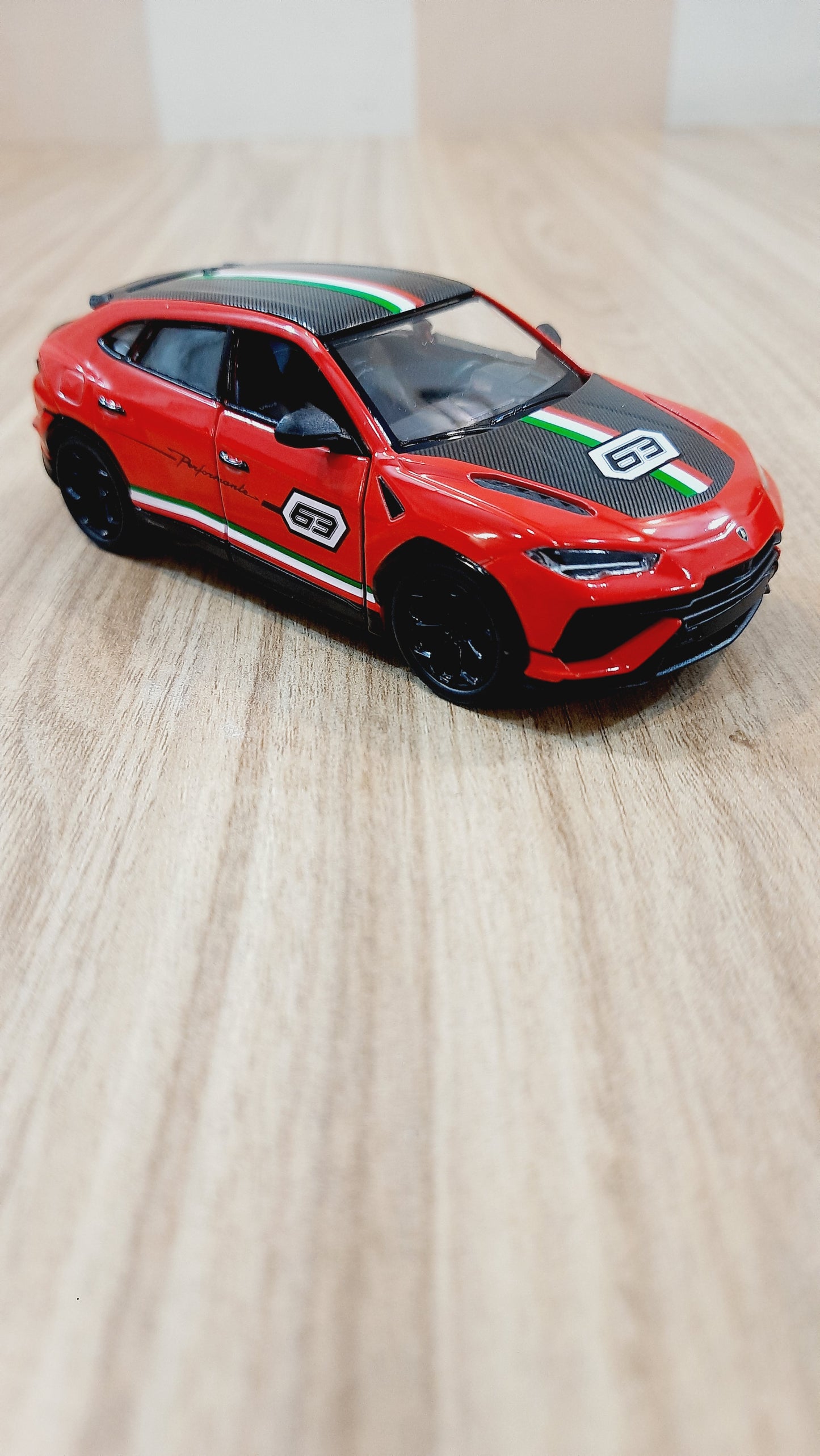 Kinsmart Lamborghini Urus Performante Diecast Scale Model 1:40