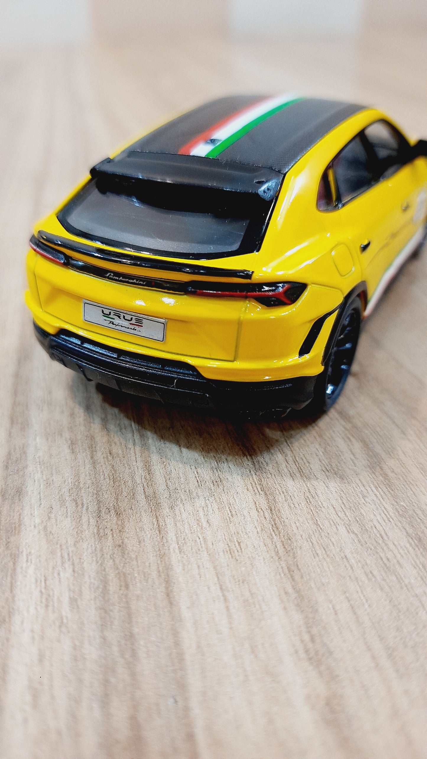 Kinsmart Lamborghini Urus Performante Diecast Scale Model 1:40