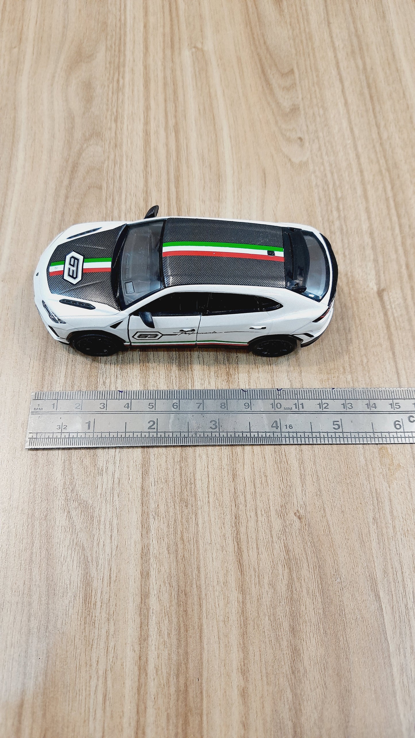 Kinsmart Lamborghini Urus Performante Diecast Scale Model 1:40
