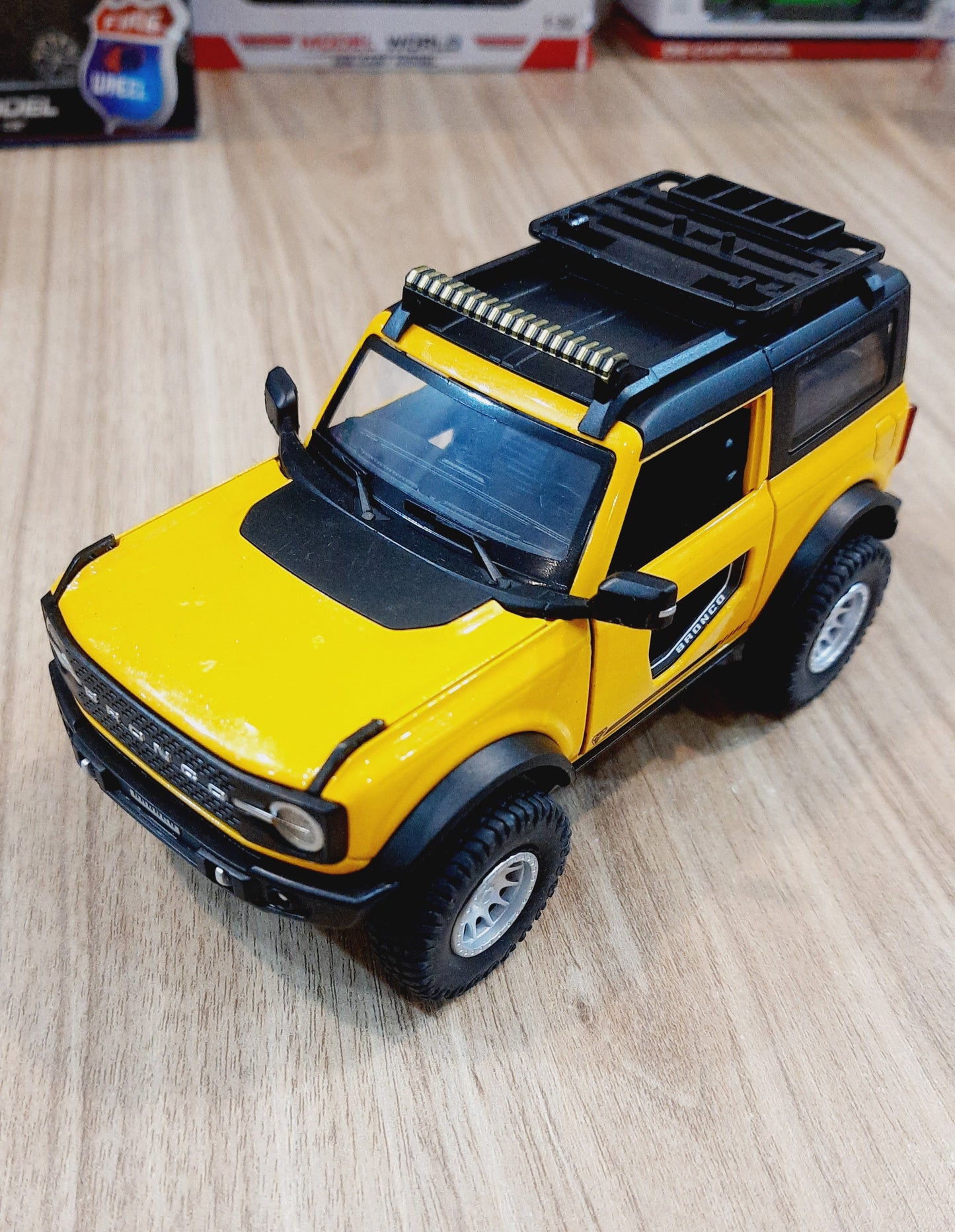 Ford Bronco Diecast Scale Model Car 1:32