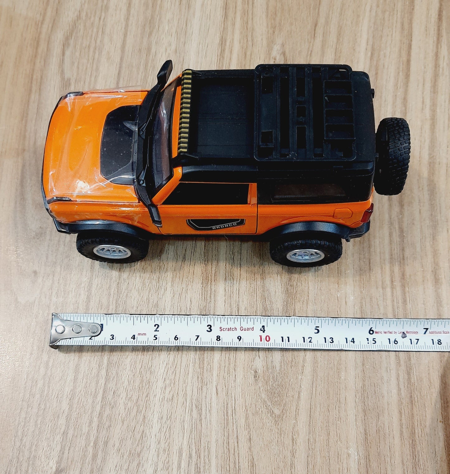 Ford Bronco Diecast Scale Model Car 1:32