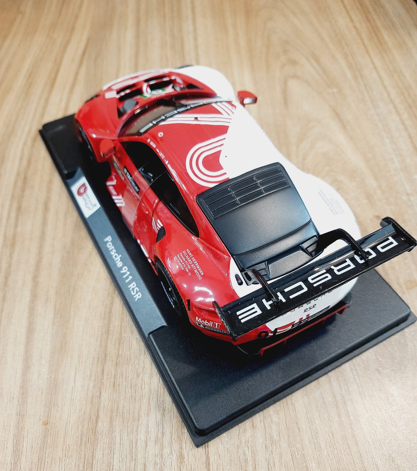 Bburago Porsche 911 RSR (RED) Diecast Scale Model 1:24