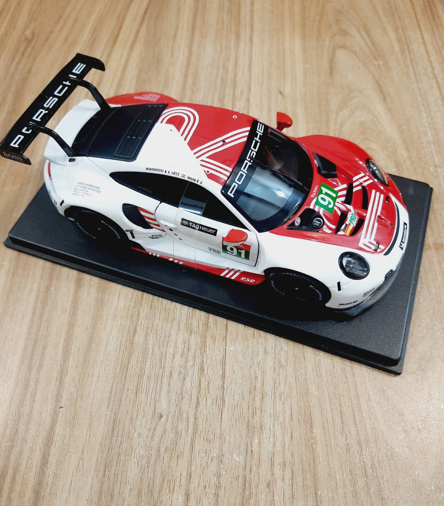 Bburago Porsche 911 RSR (RED) Diecast Scale Model 1:24