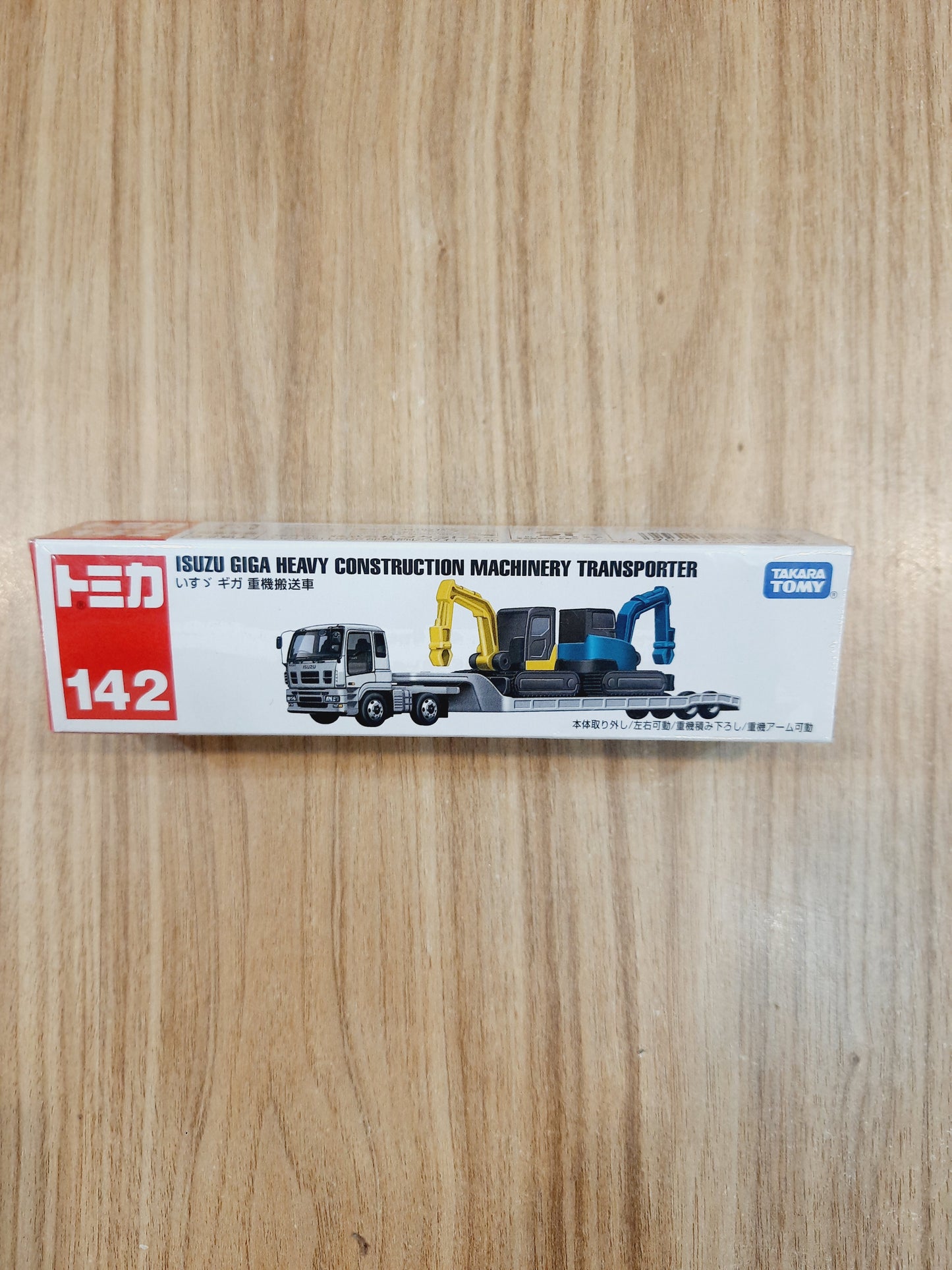 TOMICA 142 ISUZU GIGA HEAVY COSTRUCTION MACHINERY TRANSPORTER