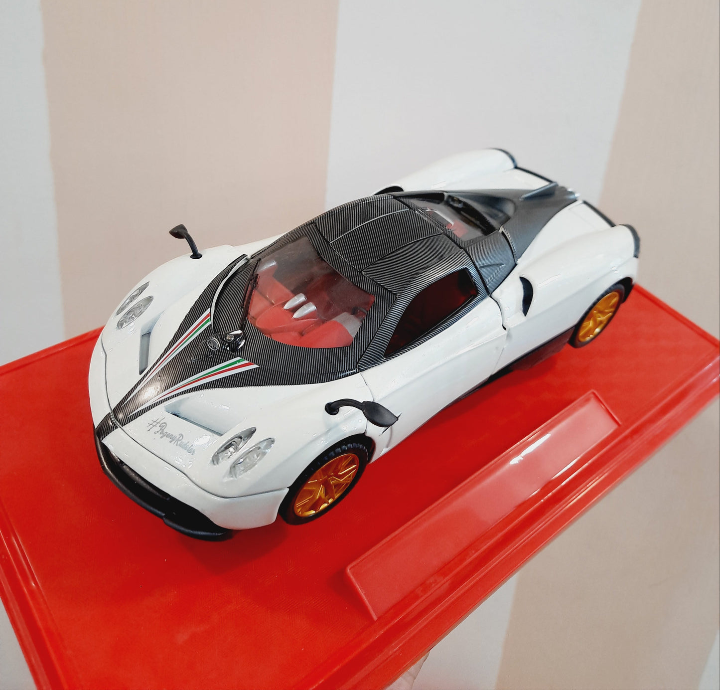 Pagani Huayra Purple Diecast Scale Model 1:24
