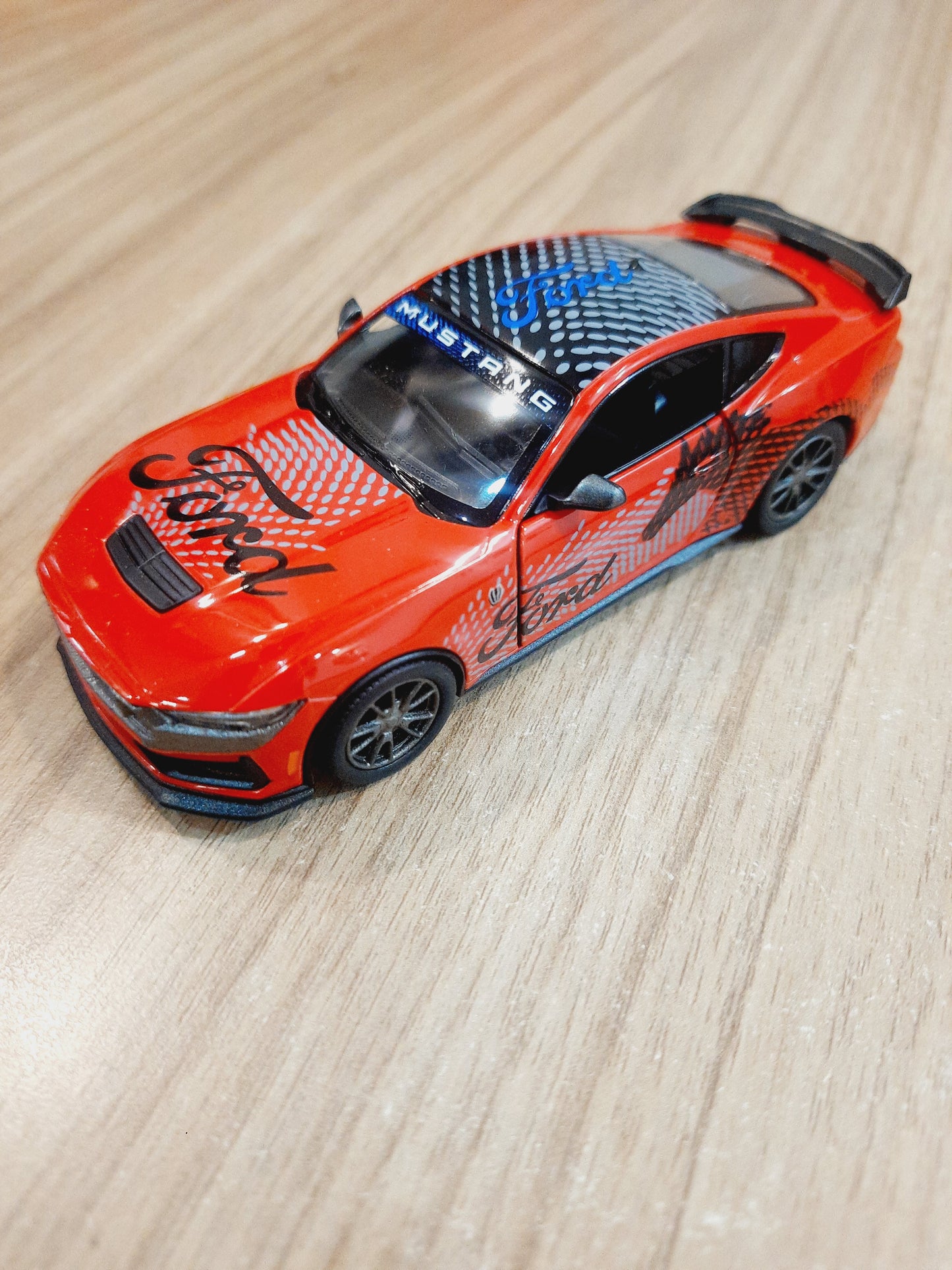 Kinsmart 2024 Ford Mustang Dark Horse Livery Edition Diecast Scale Model 1:38
