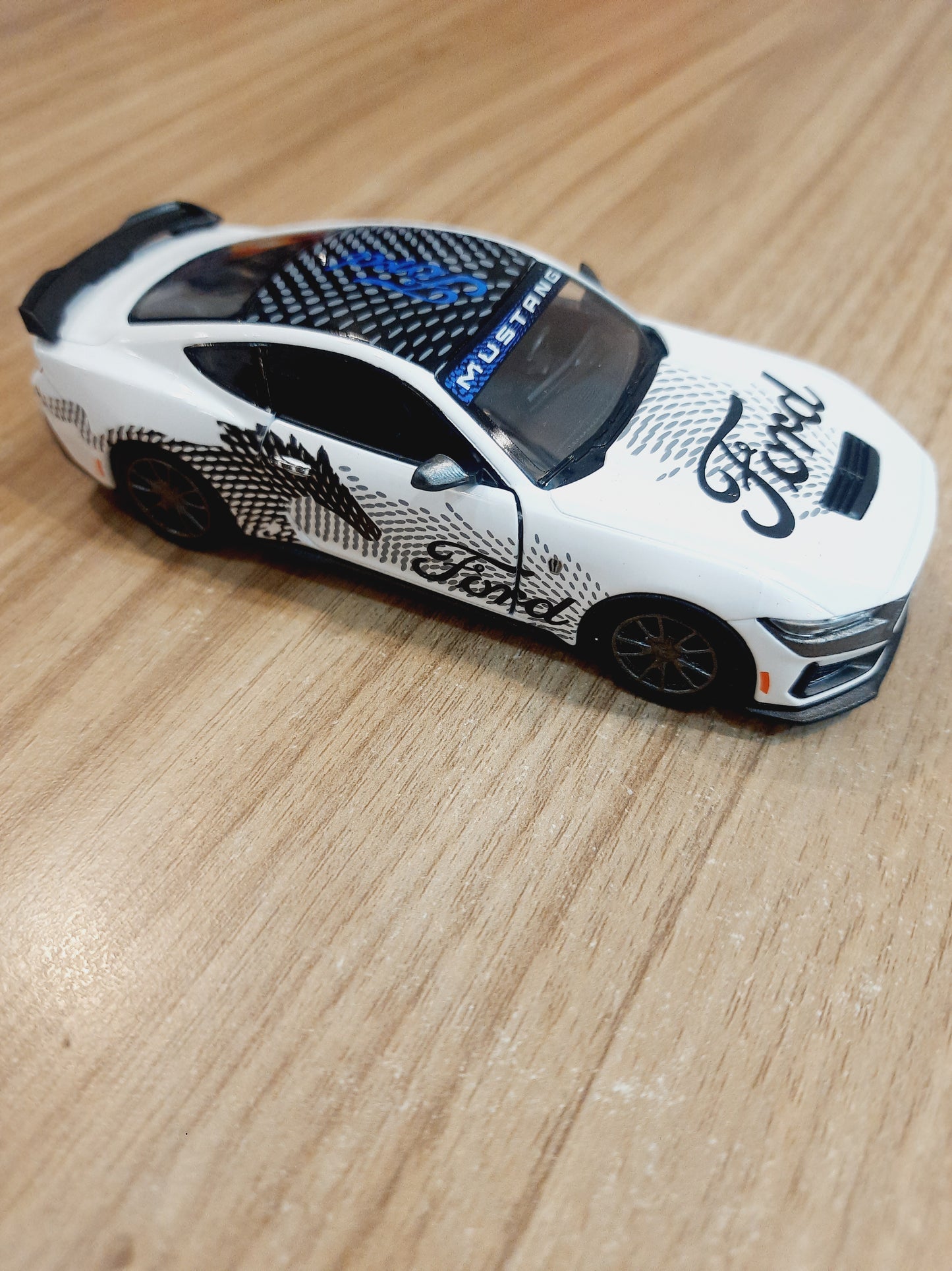 Kinsmart 2024 Ford Mustang Dark Horse Livery Edition Diecast Scale Model 1:38
