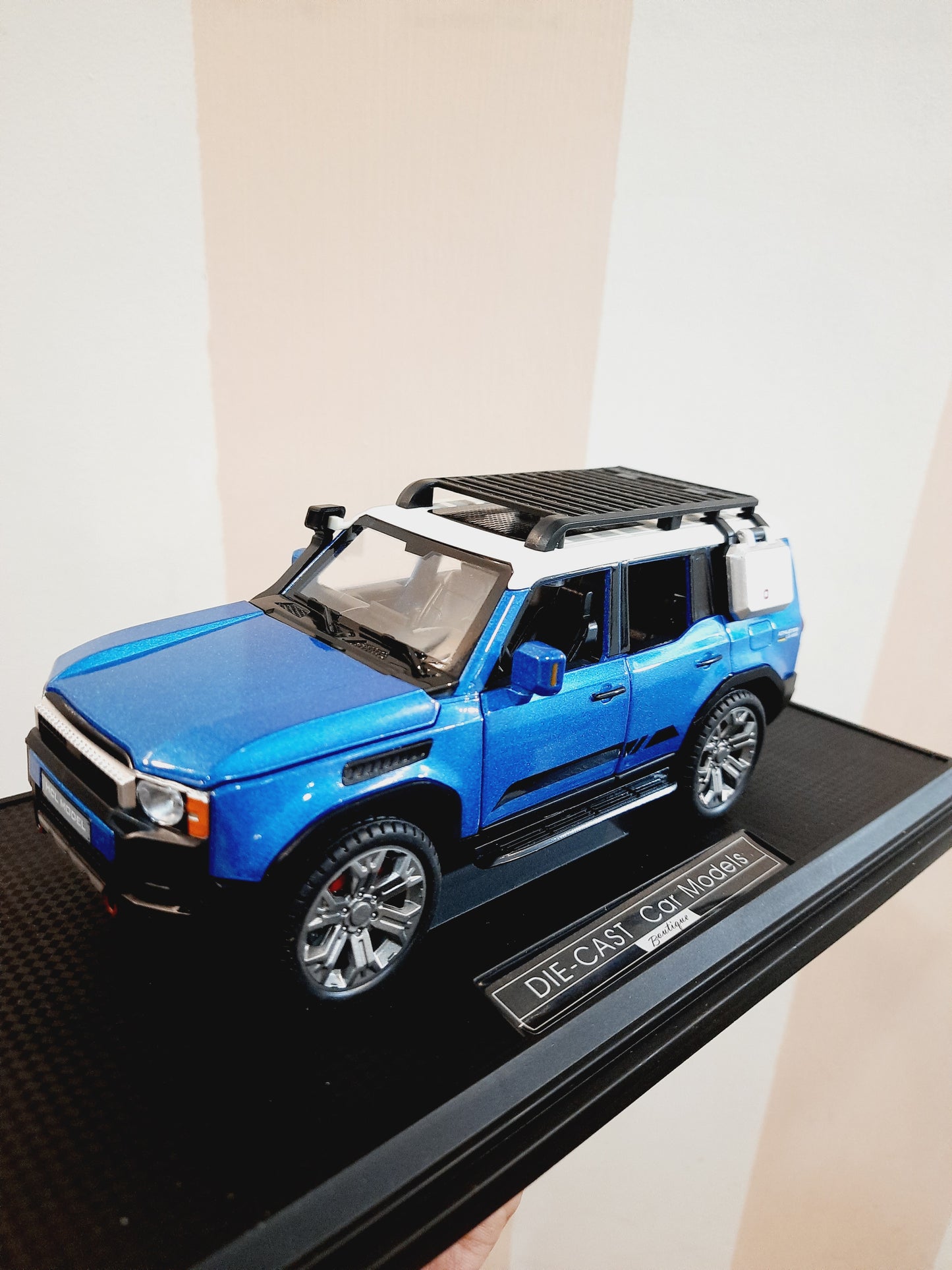 LC 250 Diecast Scale Model 1:22