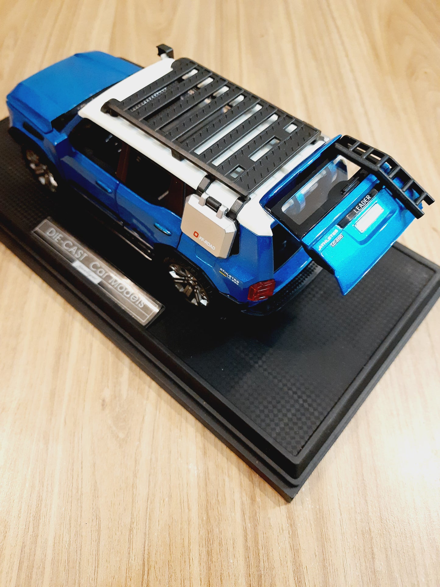 LC 250 Diecast Scale Model 1:22