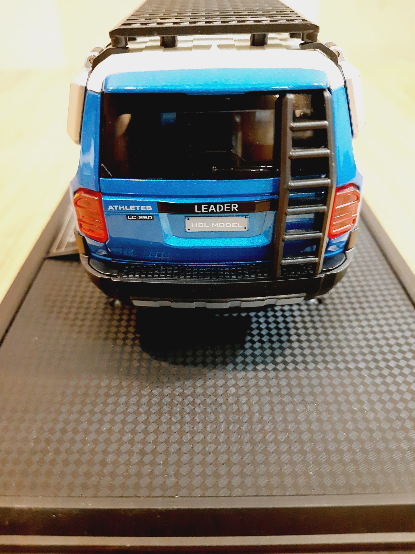 LC 250 Diecast Scale Model 1:22
