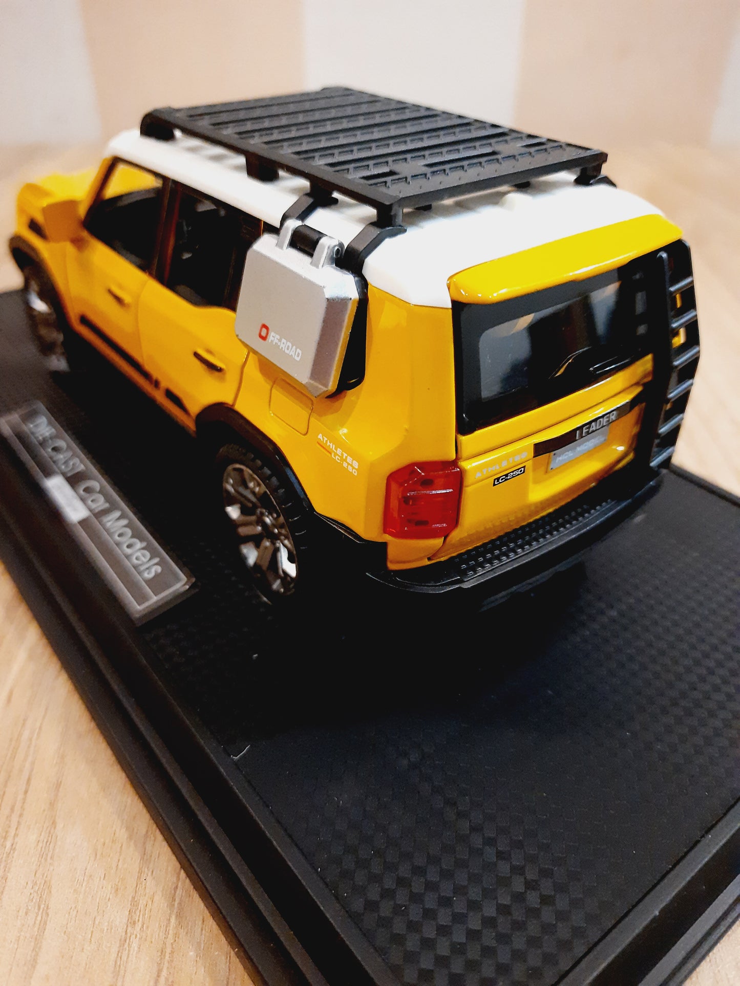 LC 250 Diecast Scale Model 1:22