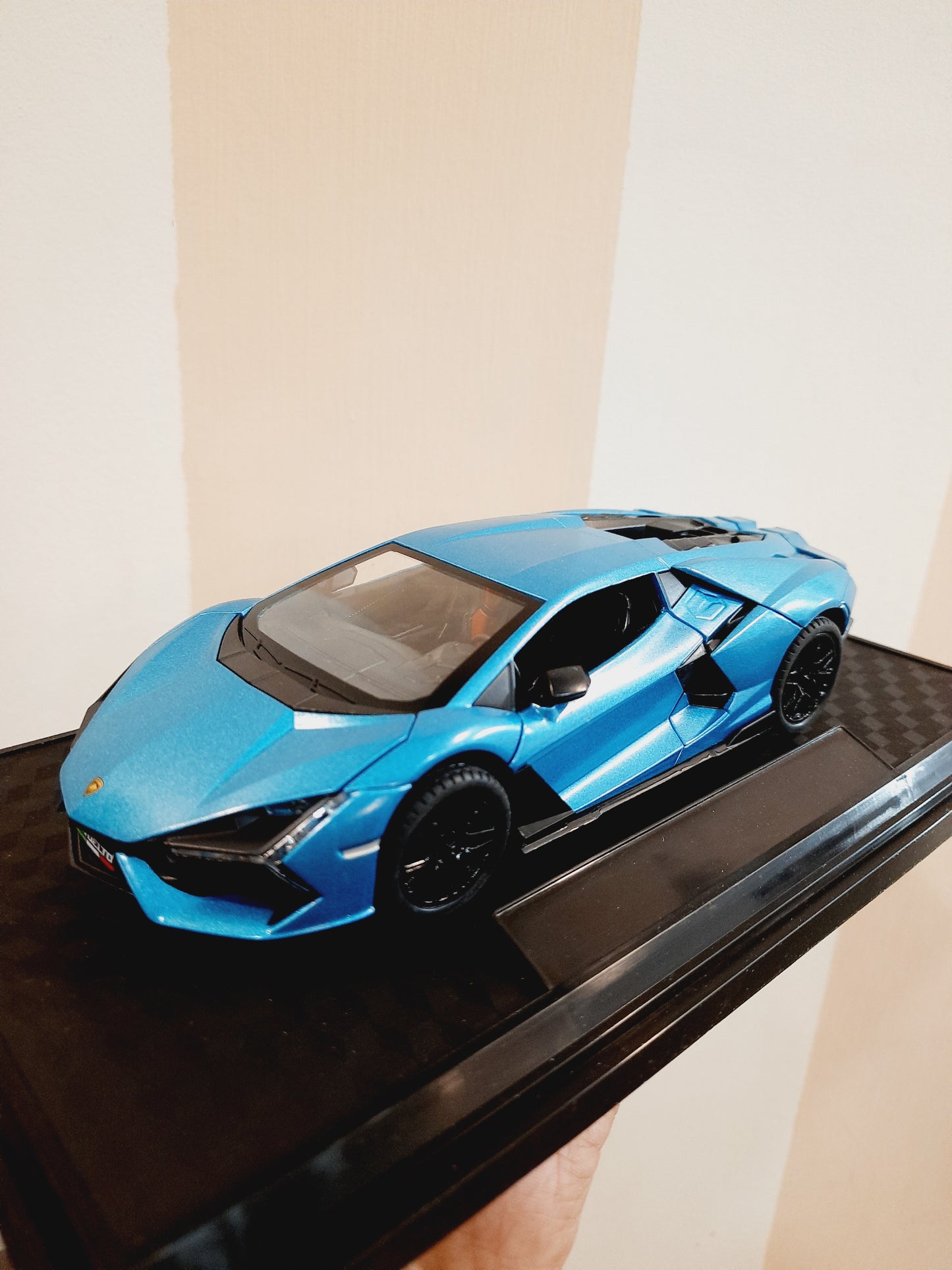 Lamborghini Revuelto 1:24 Diecast Scale Model