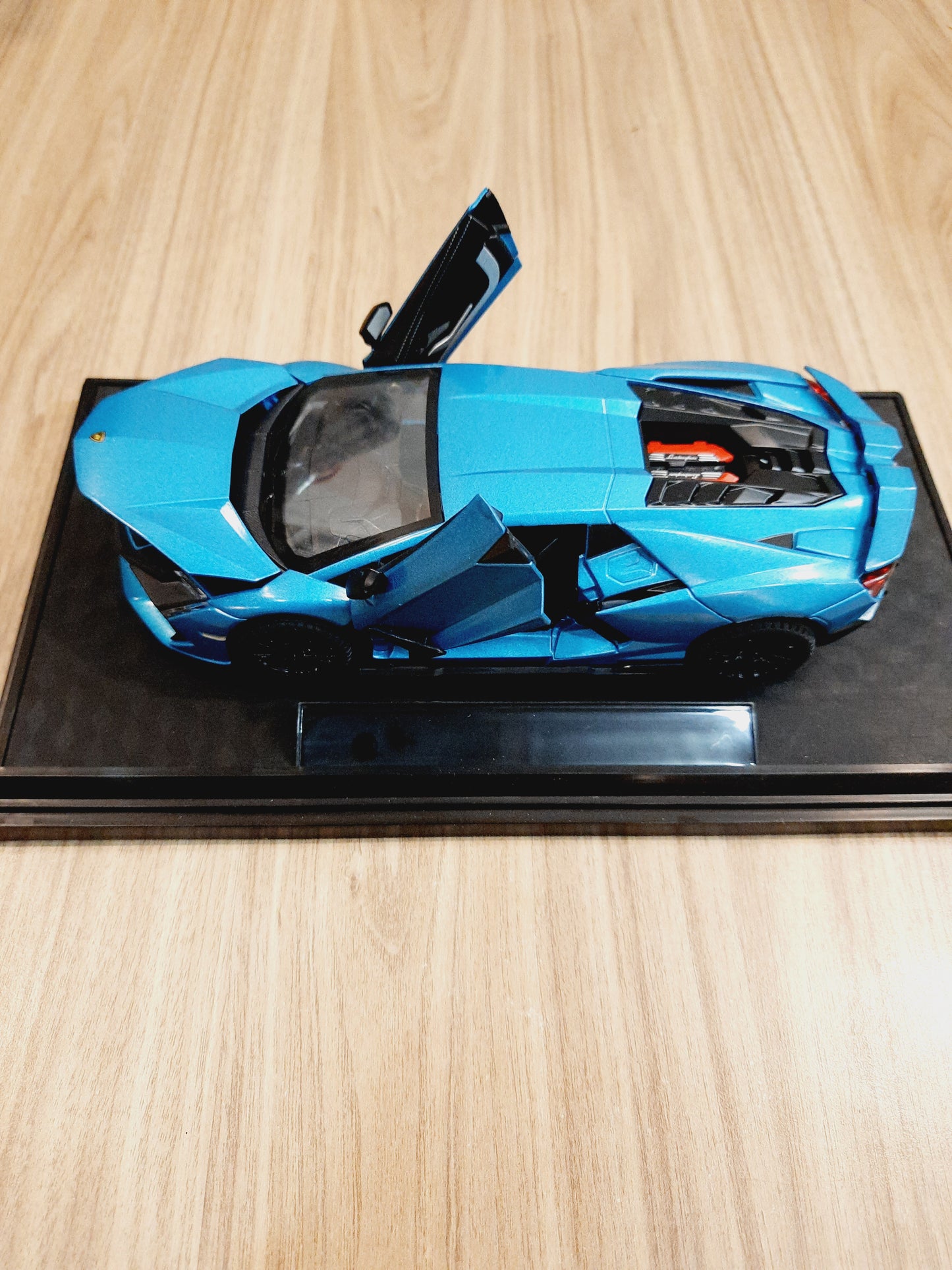 Lamborghini Revuelto 1:24 Diecast Scale Model