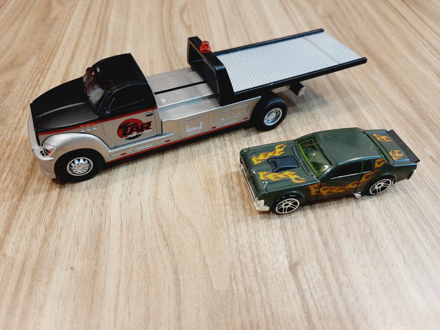 Flatbed Transport Truck with Mini Car 1:64 | Diecast Scale Model
