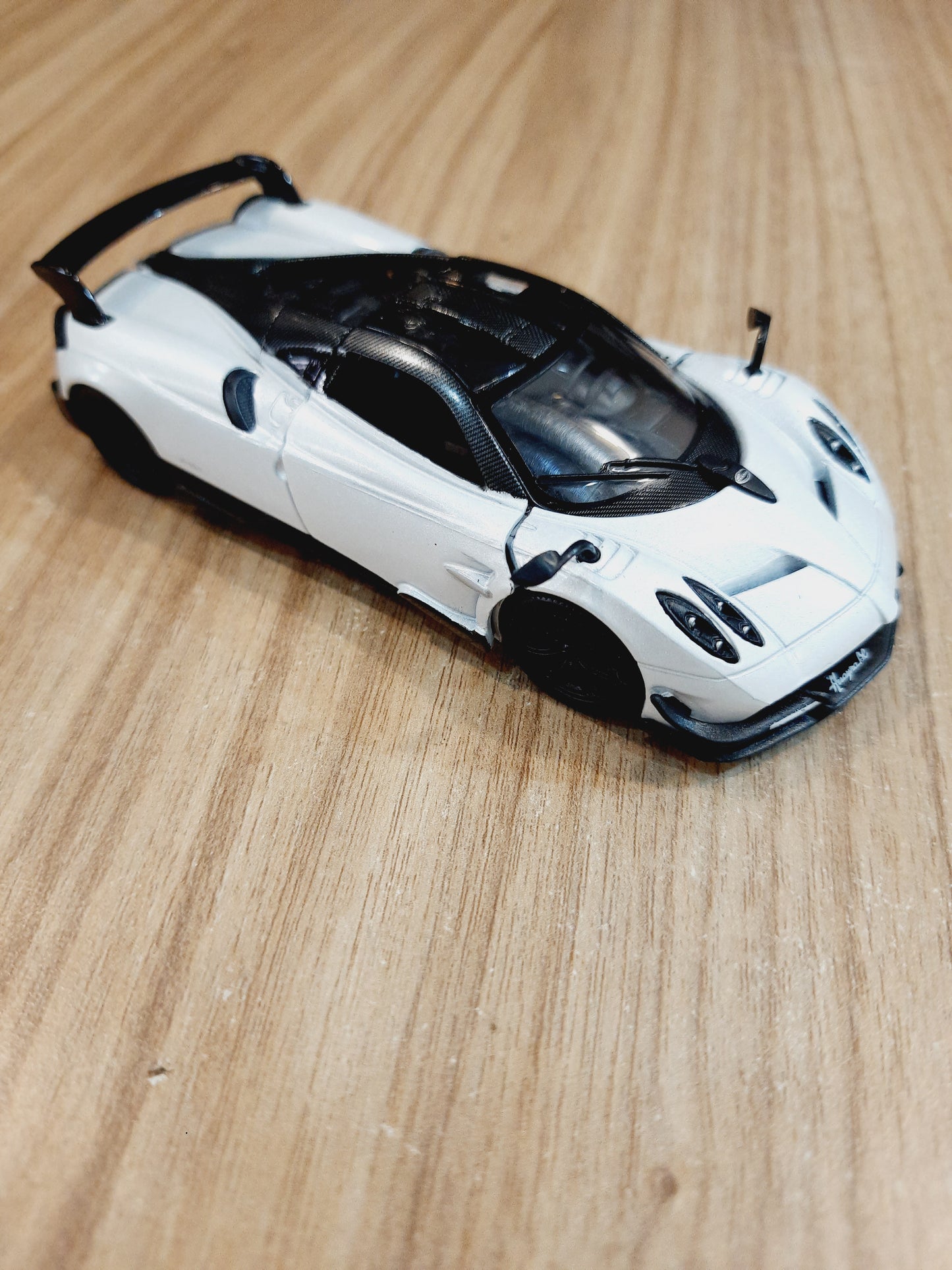 Kinsmart Huayra BC Diecast Scale Model 1:38