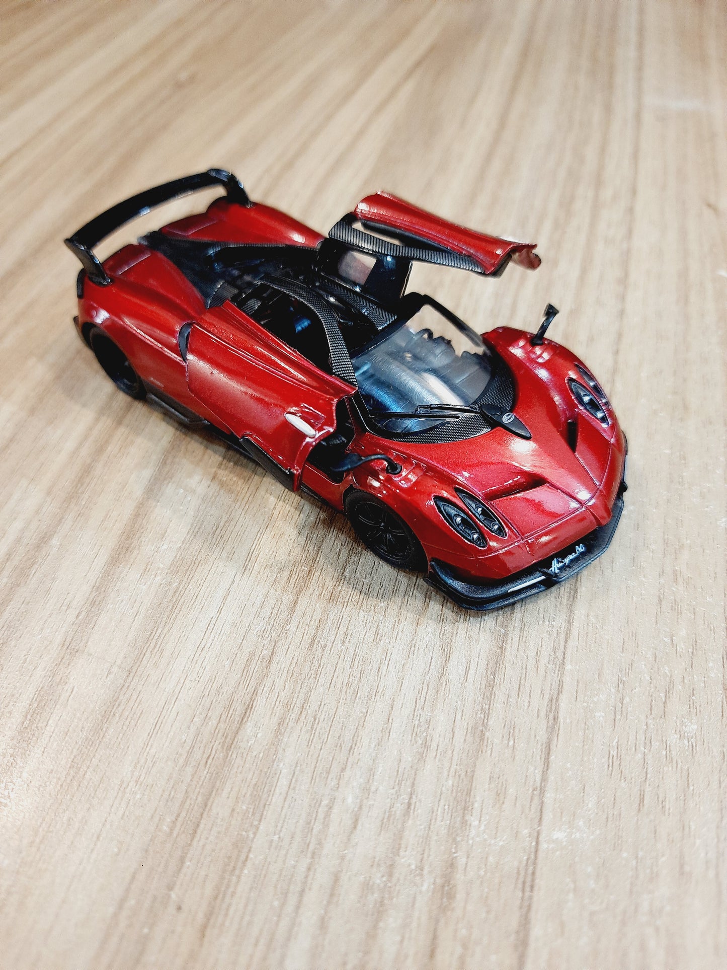 Kinsmart Huayra BC Diecast Scale Model 1:38