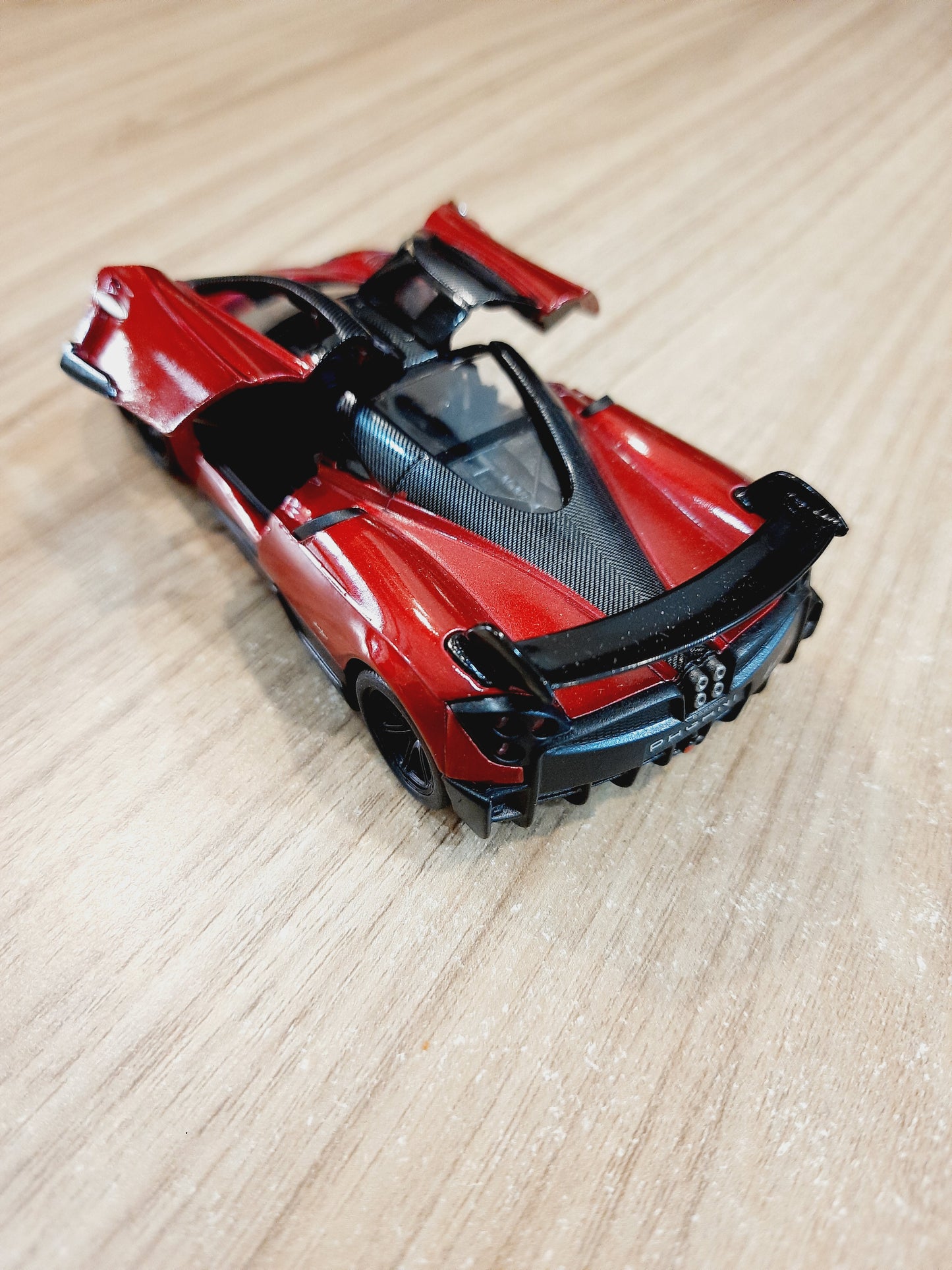 Kinsmart Huayra BC Diecast Scale Model 1:38