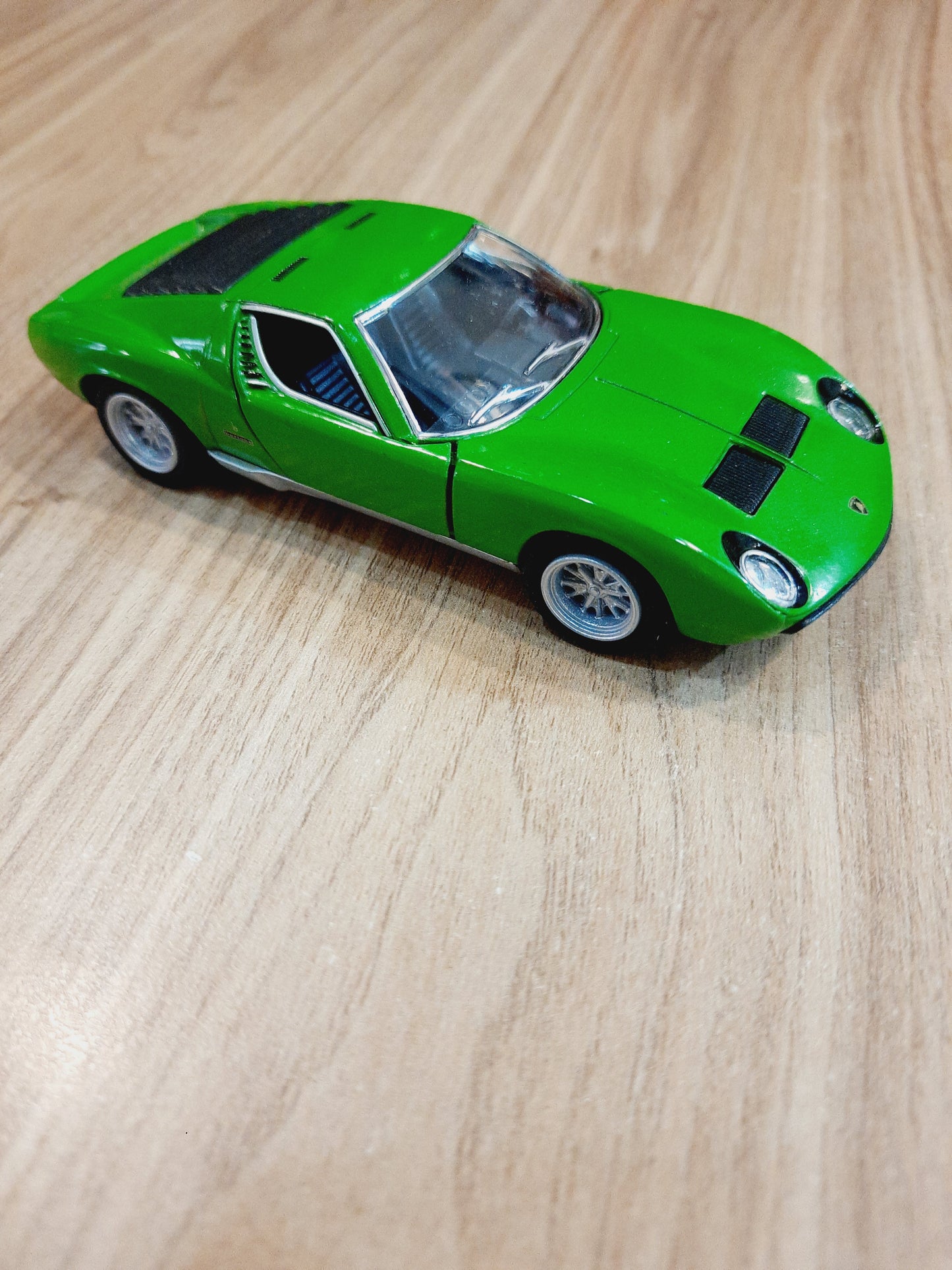 Kinsmart 1971 Lamborghini Miura P400 SV Diecast Scale Model 1:34