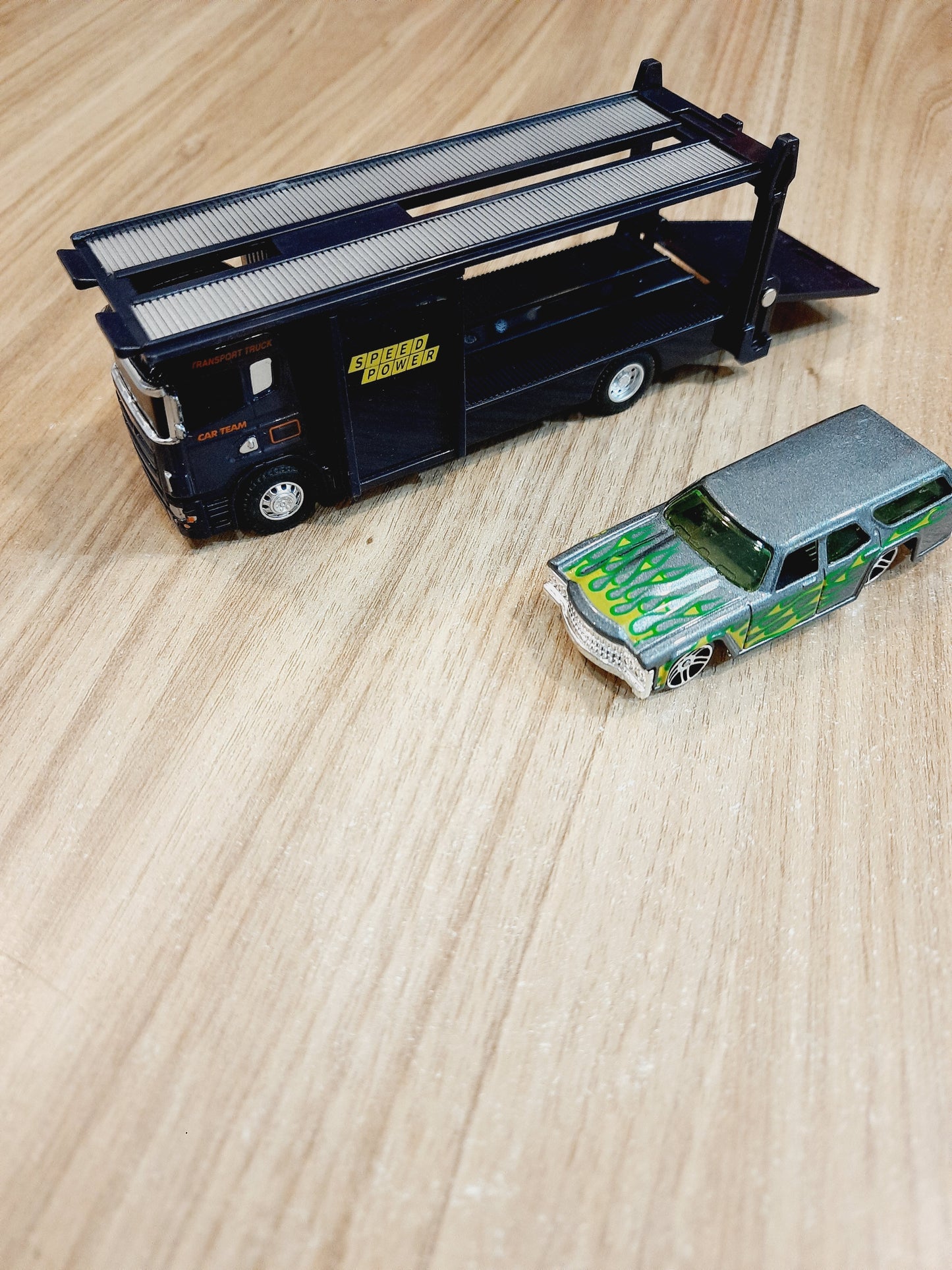 Transport Truck with Mini Metal Car 1:64 | Diecast Scale Model