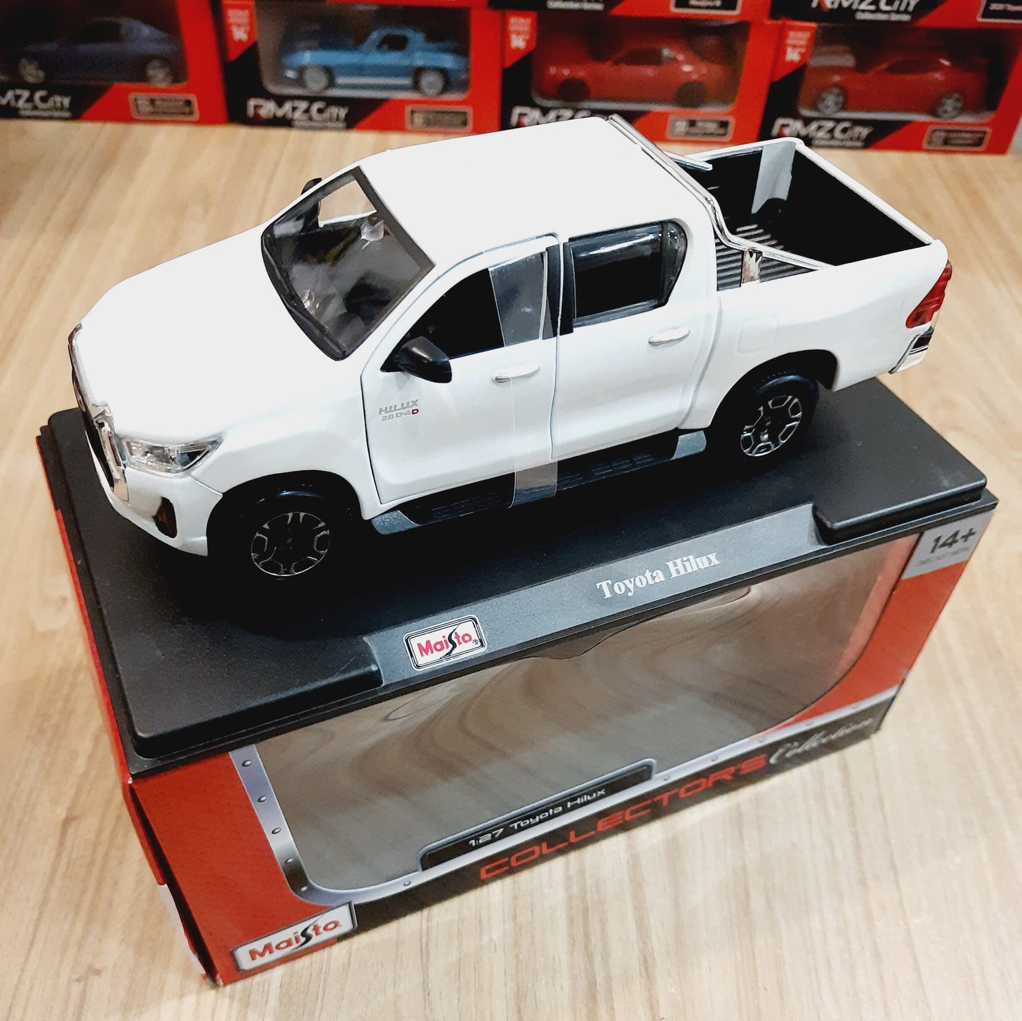 Maisto Toyota Hilux Diecast Scale Model 1:27