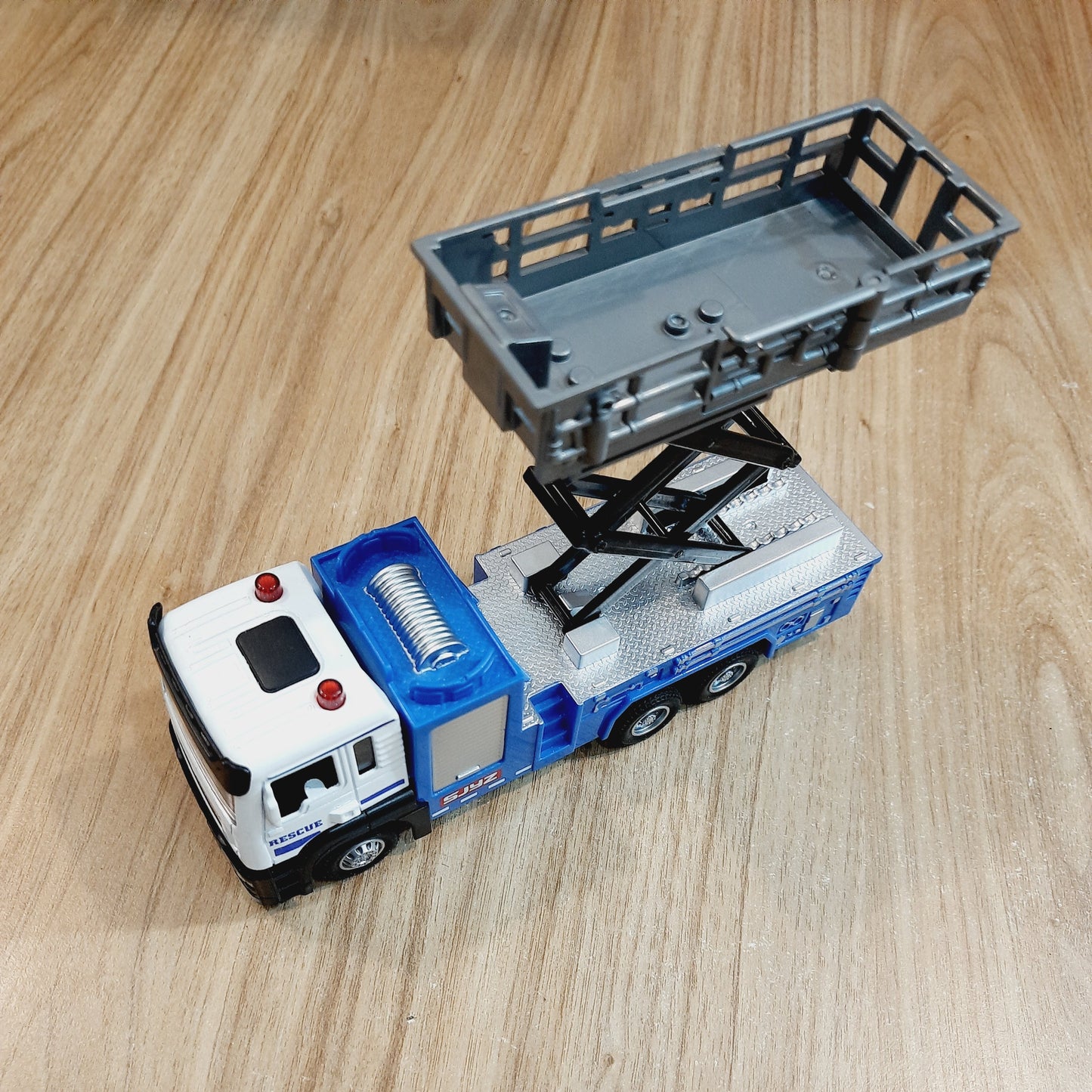 Rescue Truck Diecast Scale Model 1:32