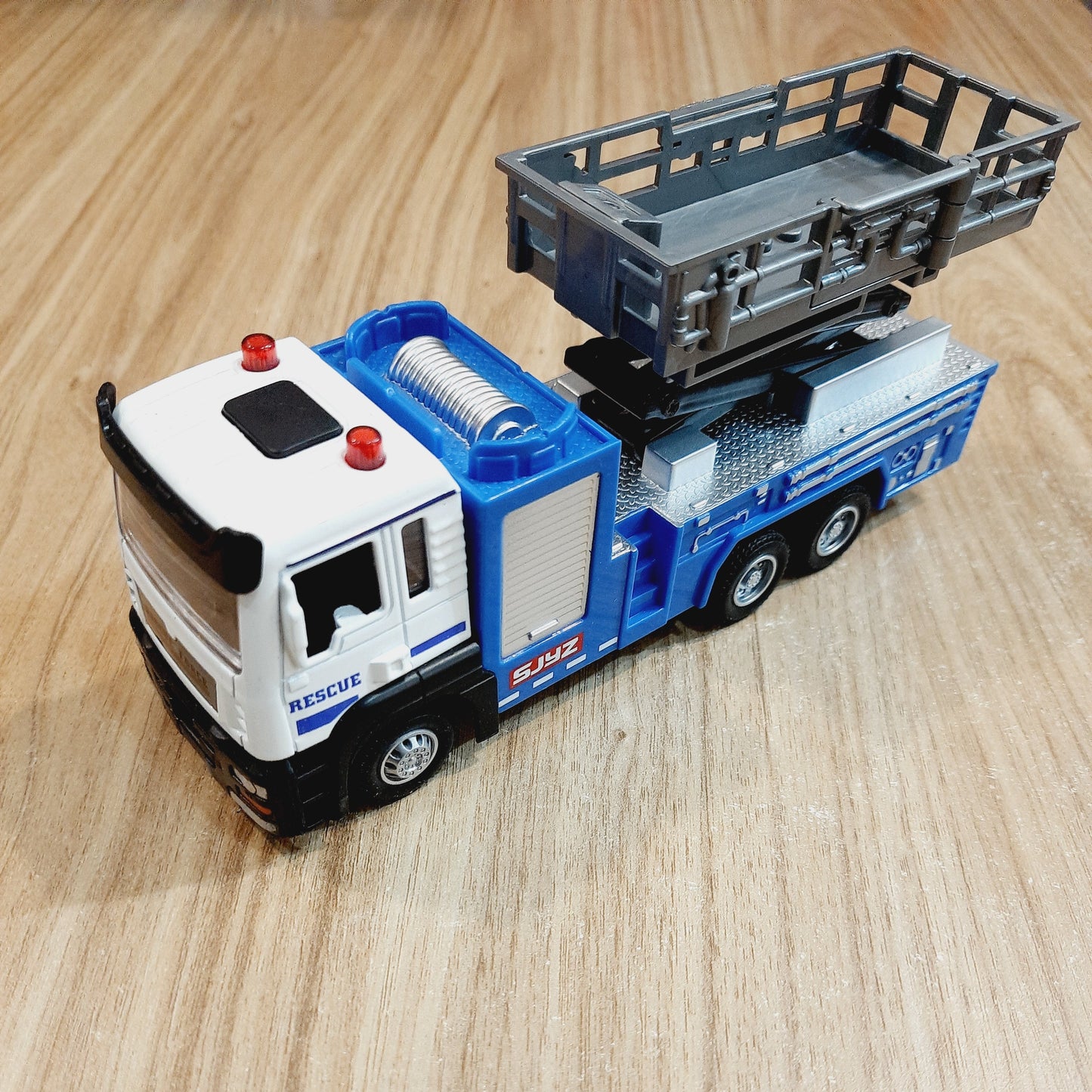 Rescue Truck Diecast Scale Model 1:32