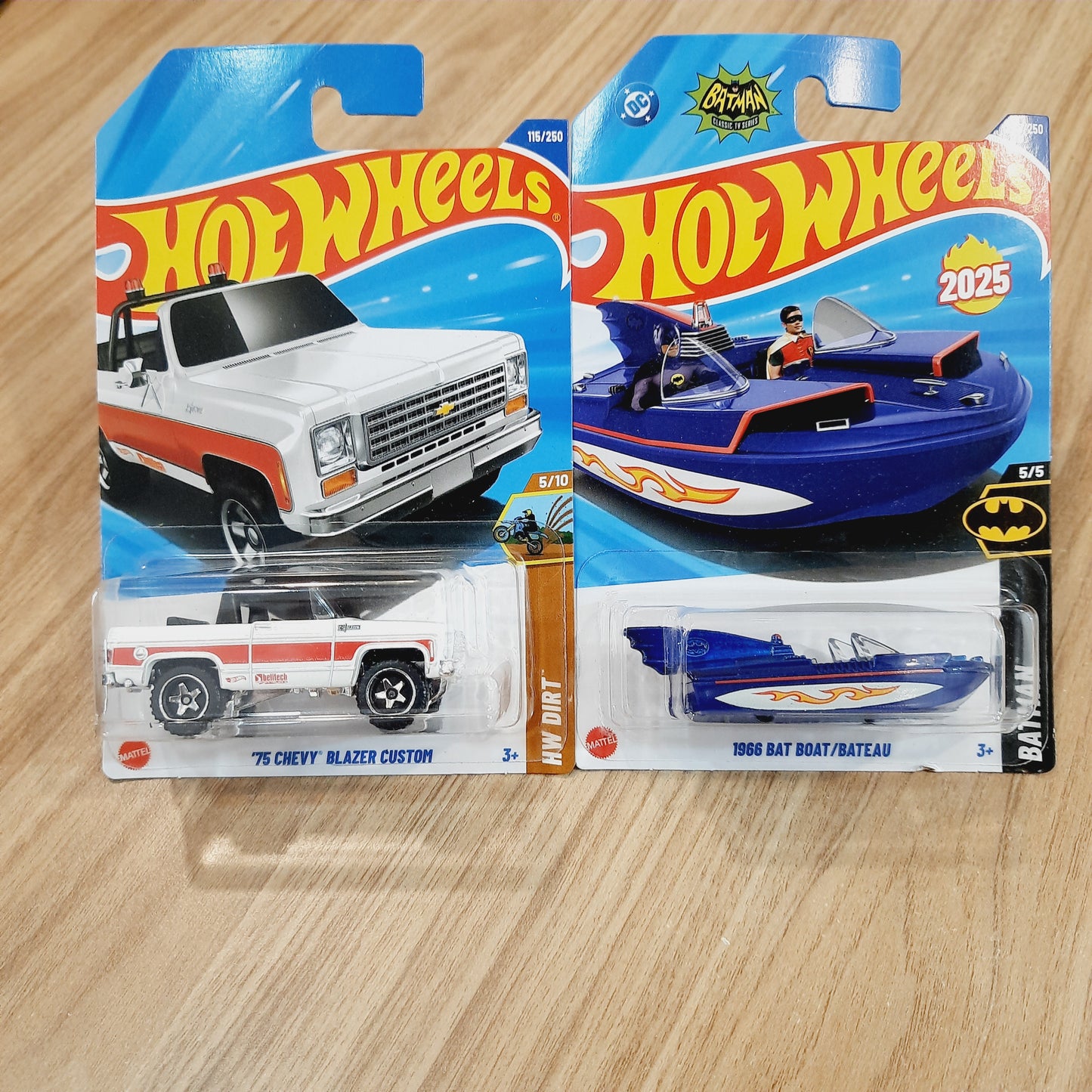 Hot Wheels '75 Chevy Blazer Custom & 1966 Bat Boat / Bateau (combo pack of 2)