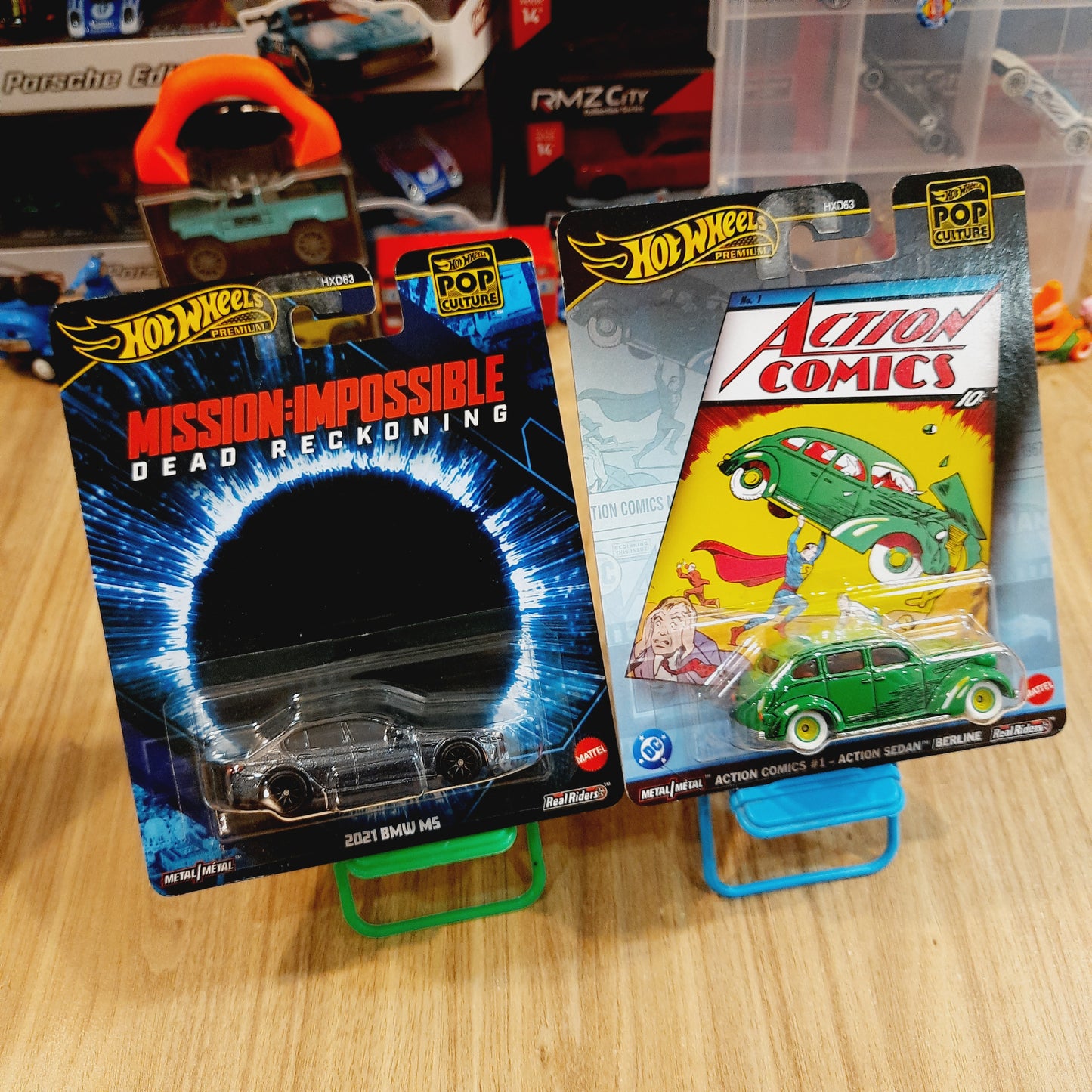Hot Wheels Premium - 2021 BMW M5 & Action Comics #1 Action Sedan/Berline HXD63 (combo pack of 2)