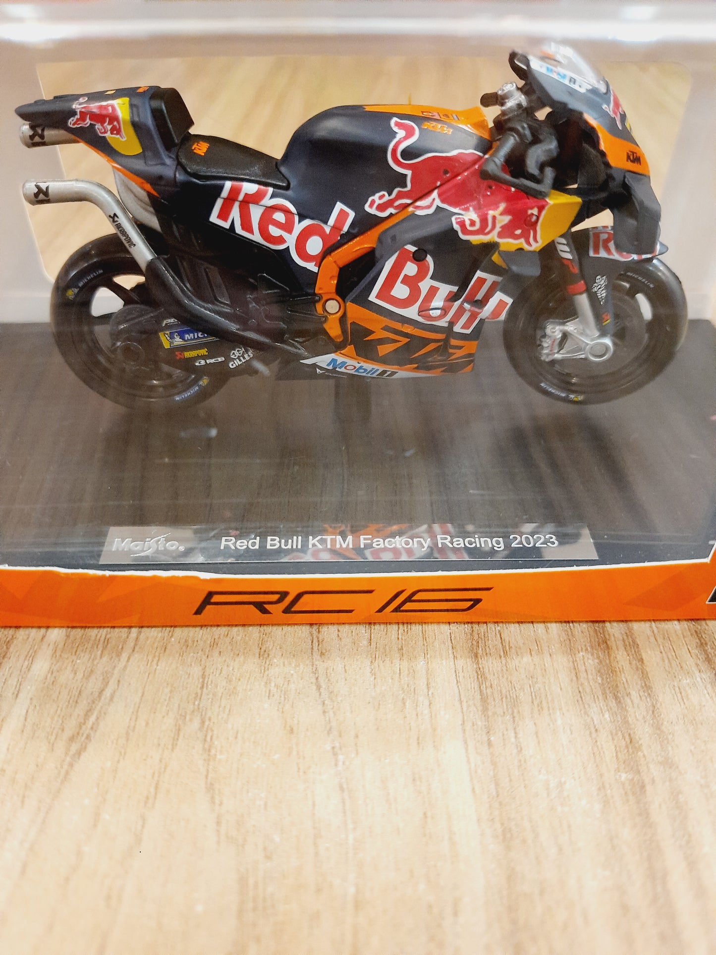 Maisto Red Bull Ktm Factory Racing 2023 1:18 Diecast Scale Model