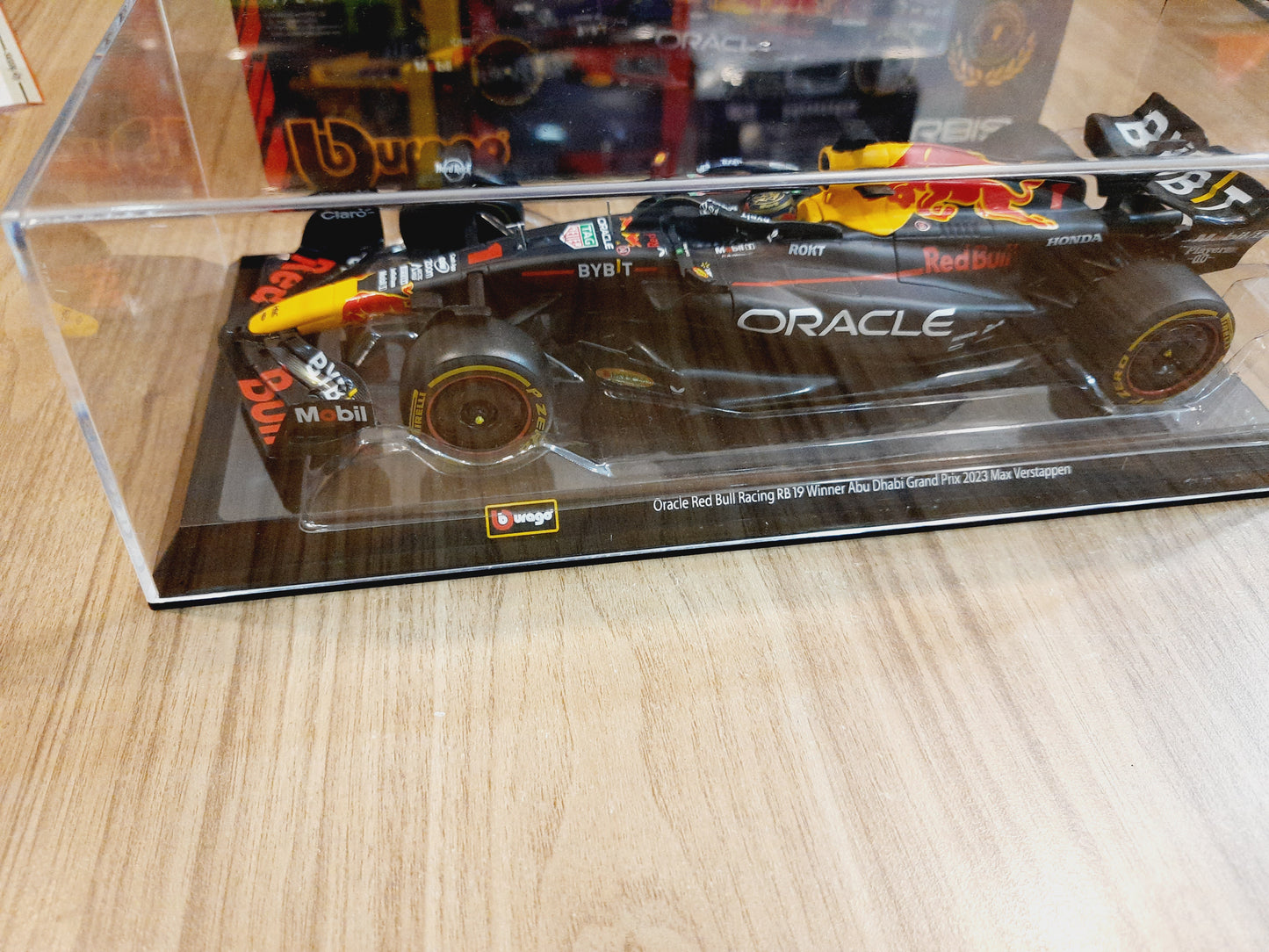 Bburago Oracle Red Bull Racing RB 19 Winner Abu Dhabi Grand Prix 2023 Max Verstappen