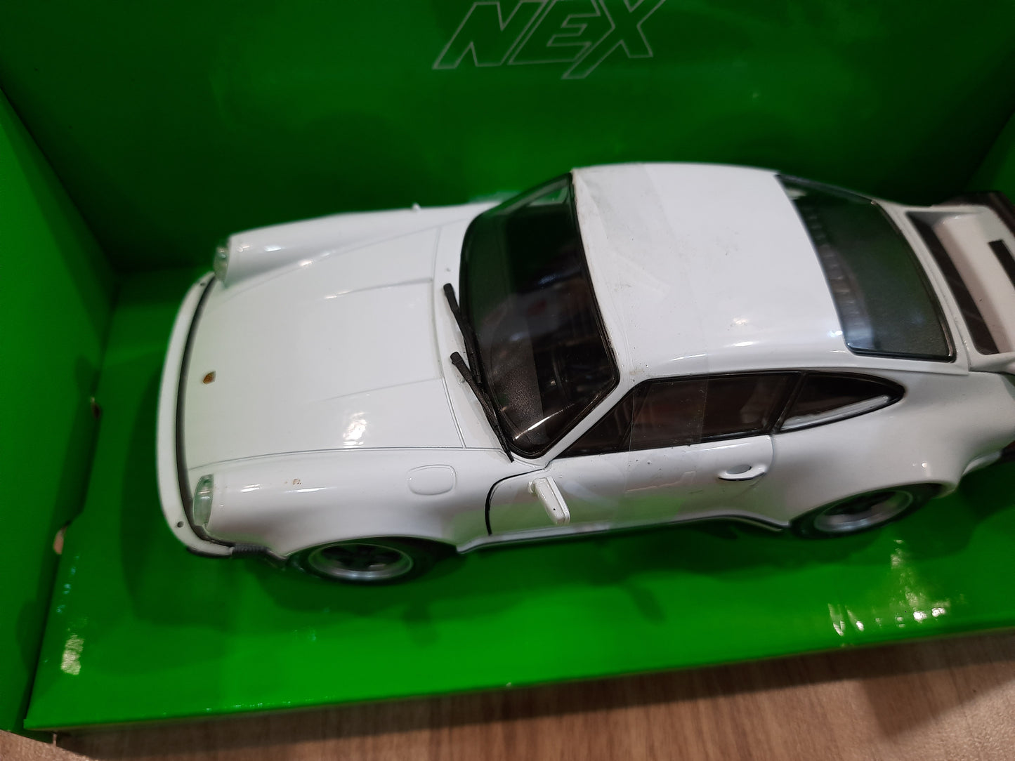 (Paint chip issue) Welly Porsche 911 Turbo 1:24 Diecast Scale Model Car